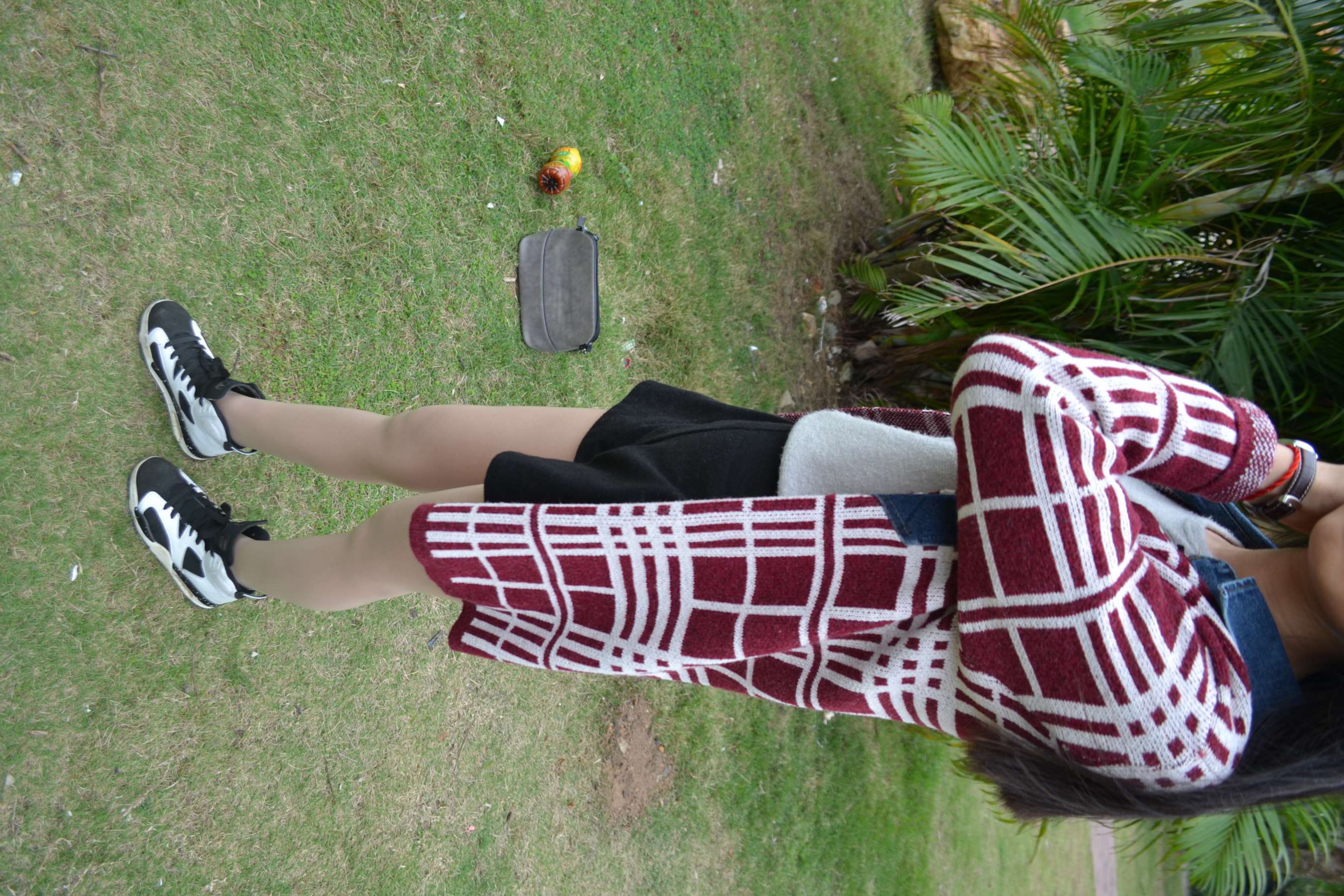 《学妹小芹午后的草地》作品图