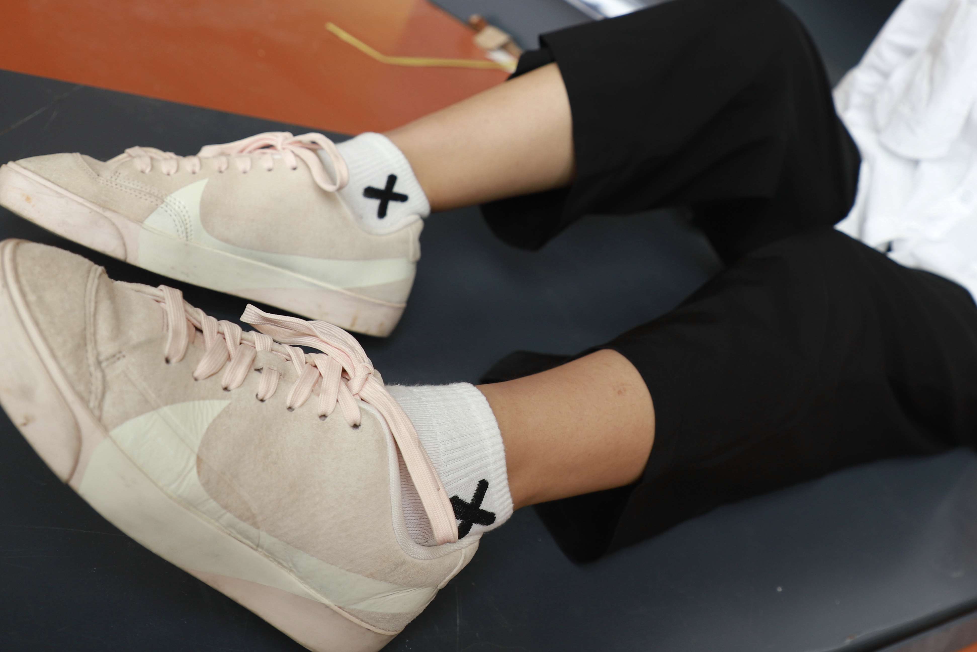 《学妹板鞋棉袜脚【视频1个网盘下载】》作品图