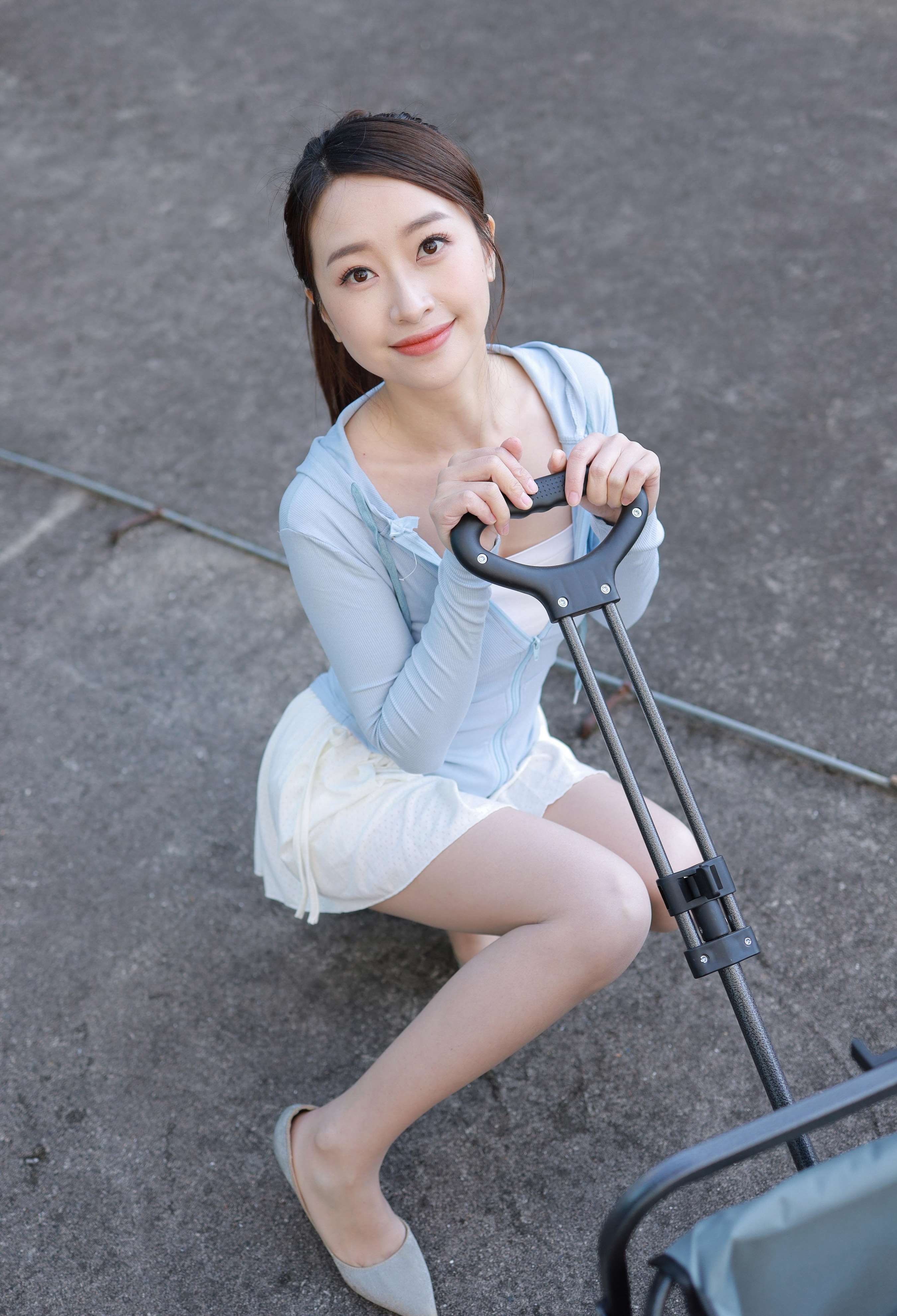 《天台上的肉丝高跟》作品图