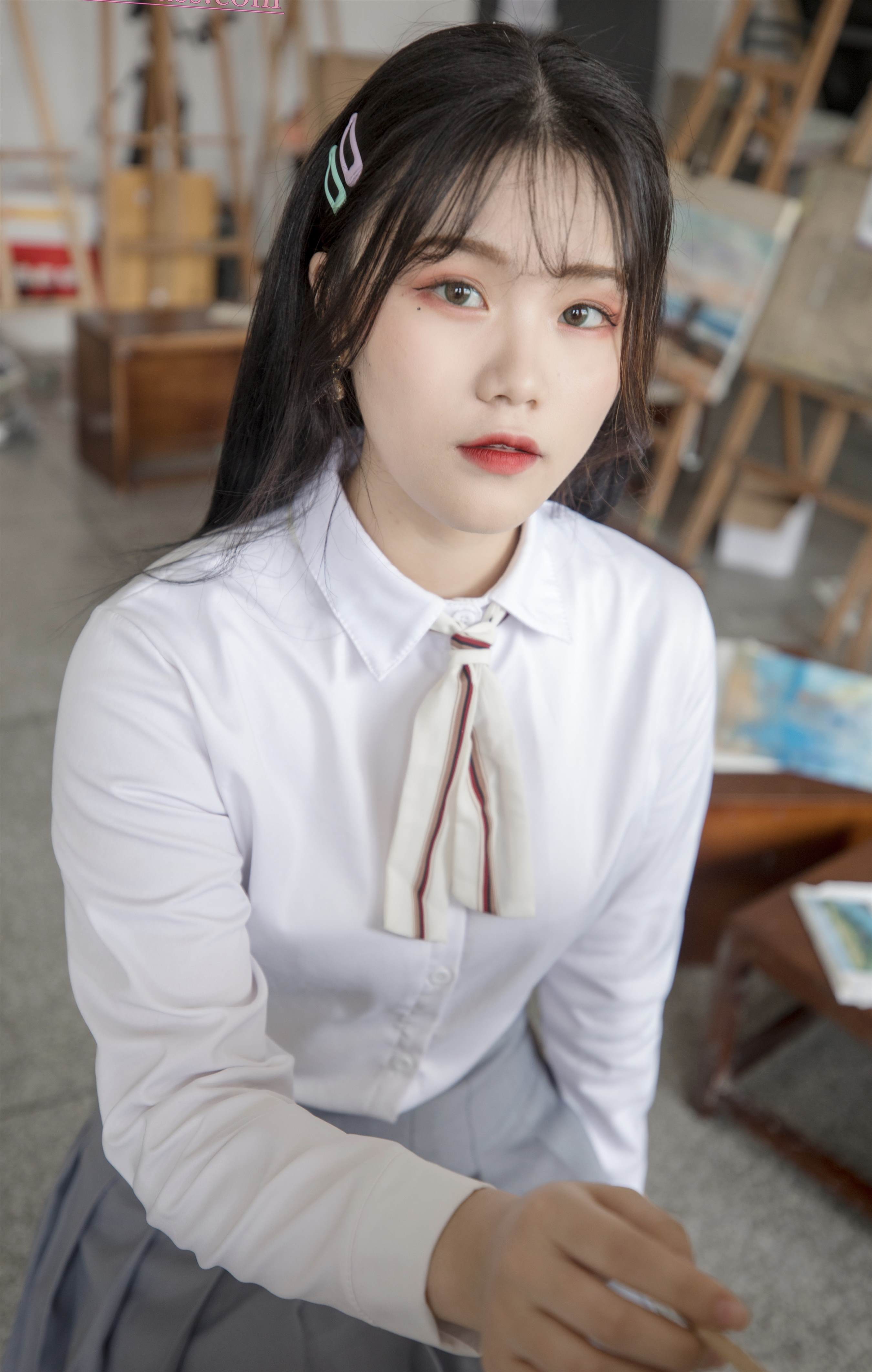 《画室里的丝袜脚丫》作品图