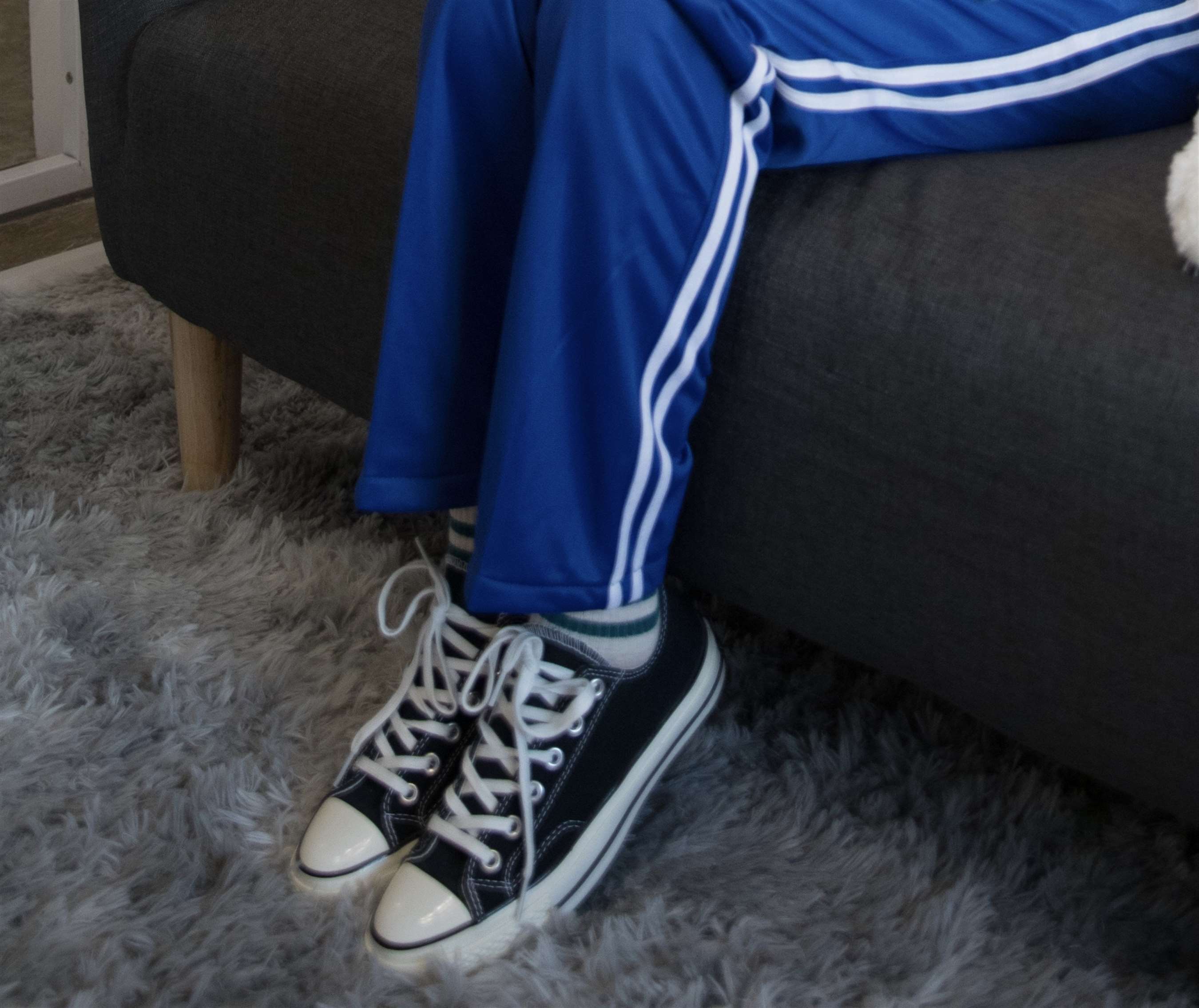 《校服板鞋の棉袜脚丫》作品图