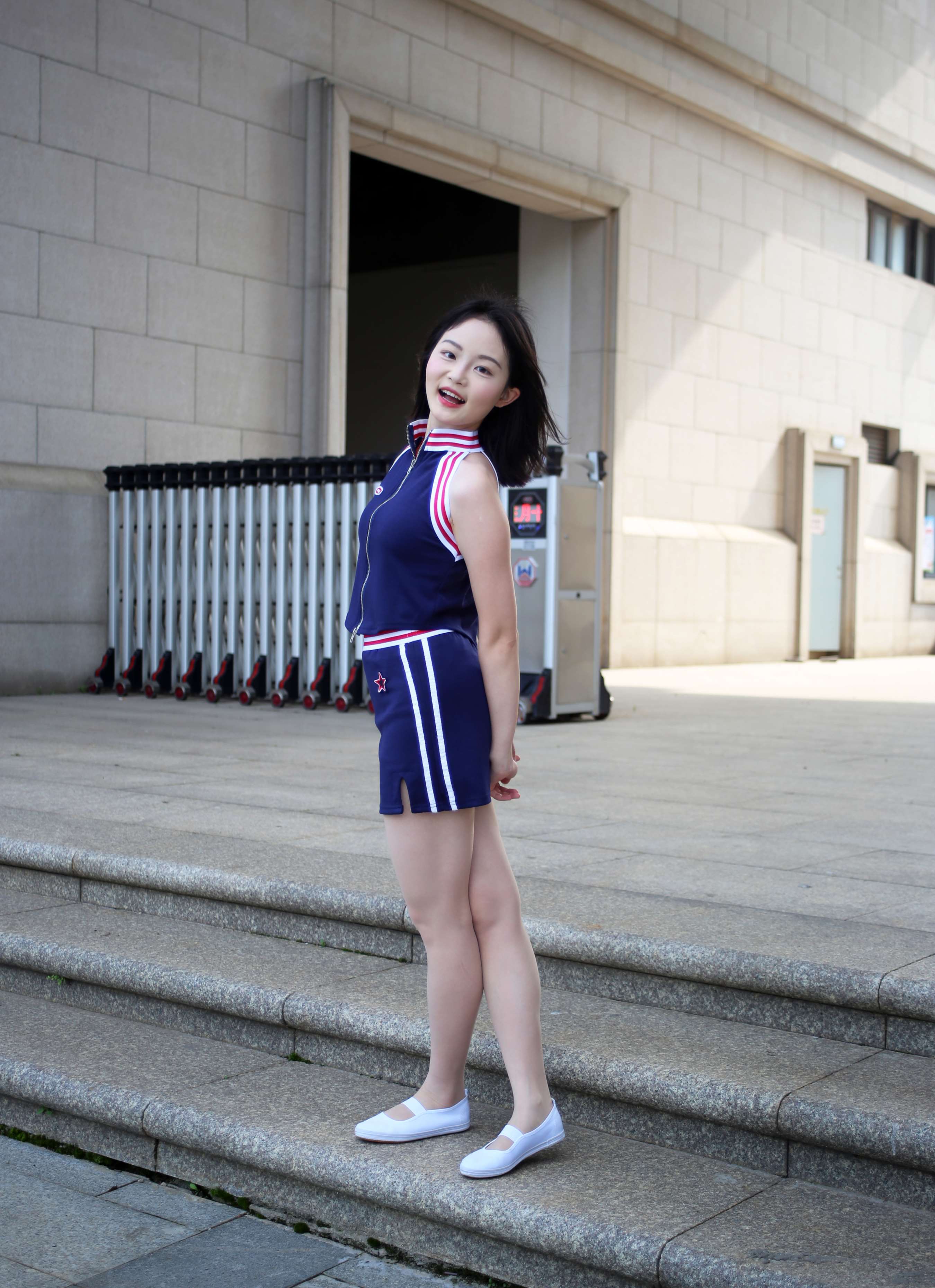 《双双 溜冰女孩》作品图