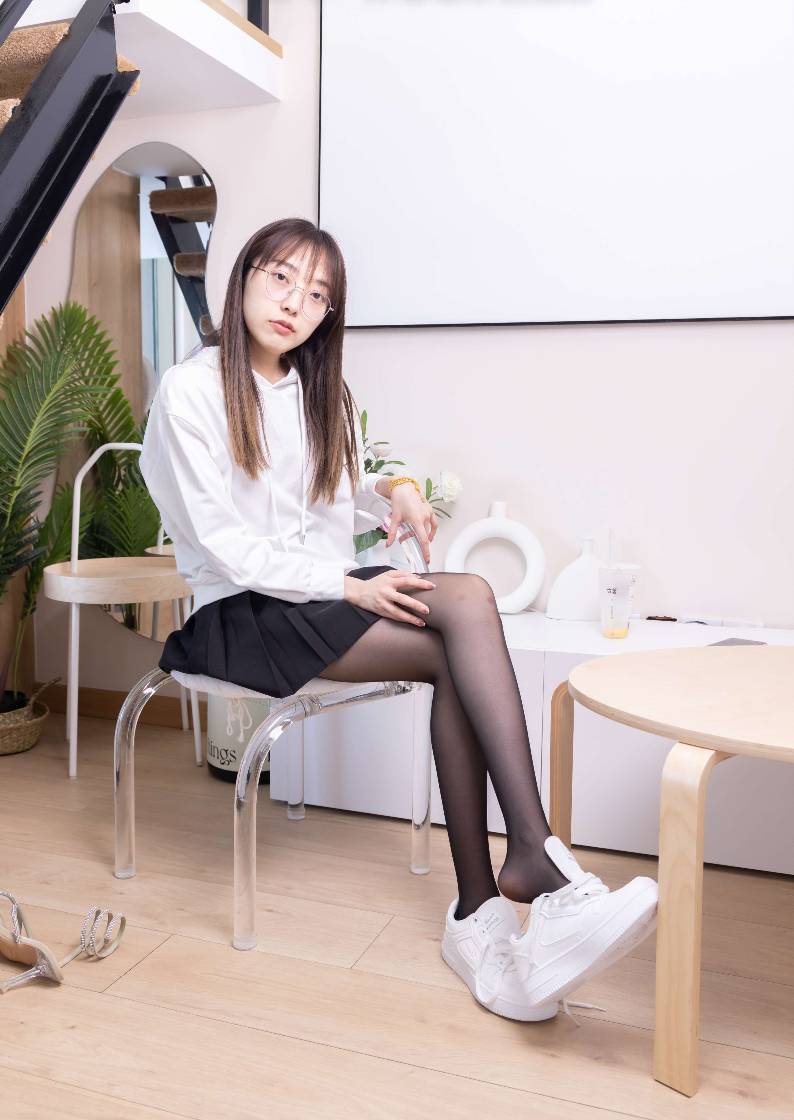 《稚予-板鞋、黑丝》作品图