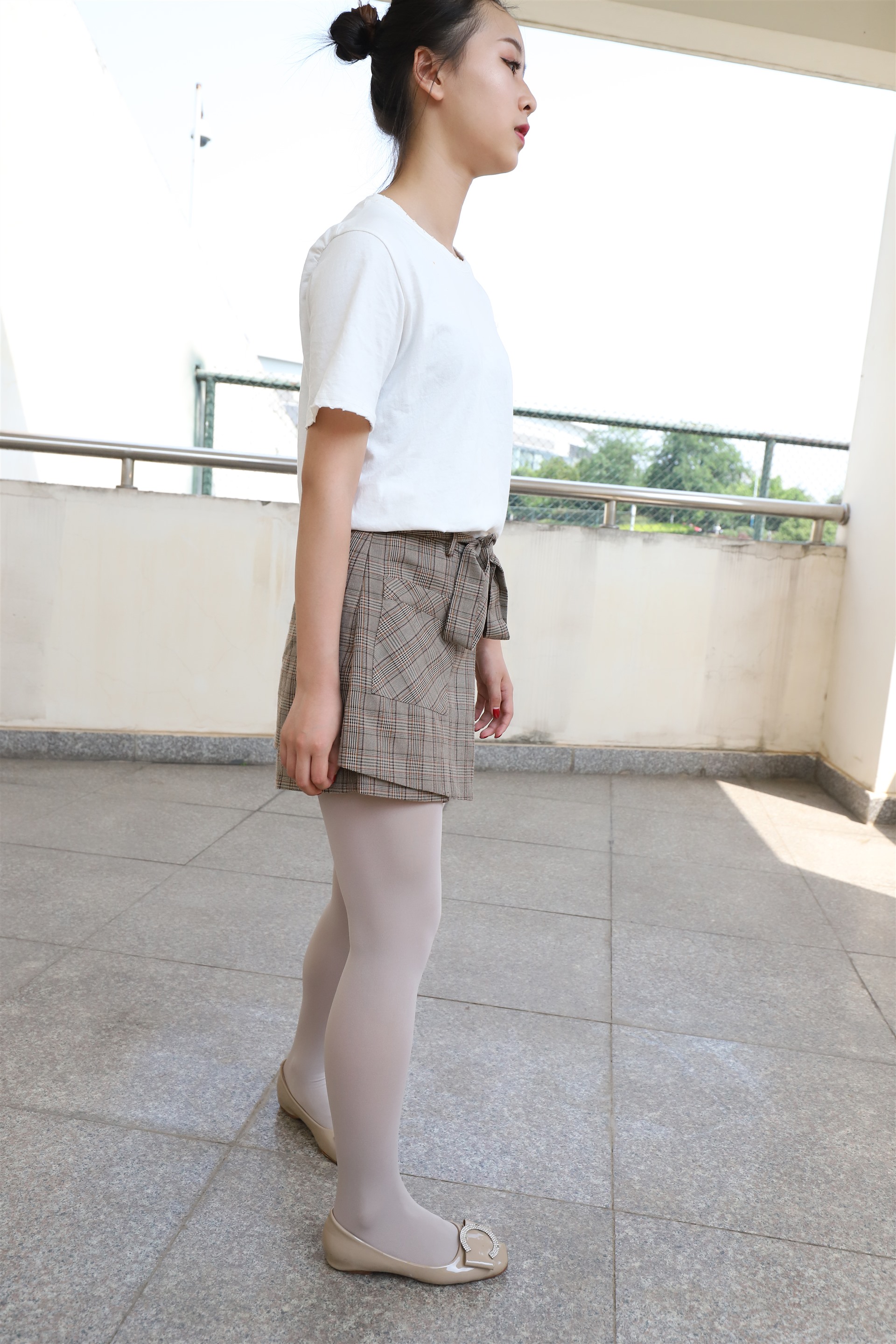 《好几天没洗的白丝袜脚丫》作品图