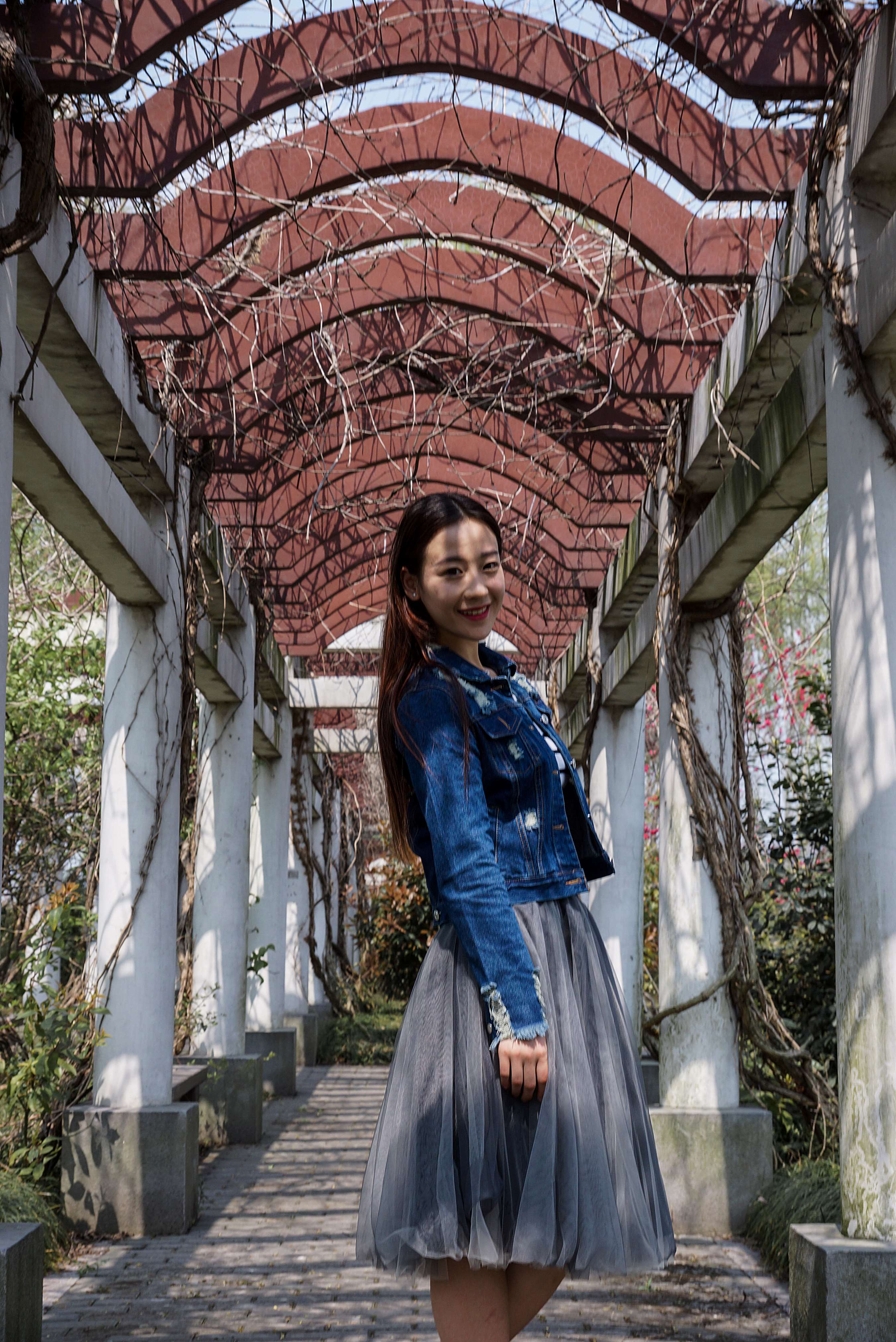 《一直对白领、蓝领类型的小姐姐没有抵抗力》作品图