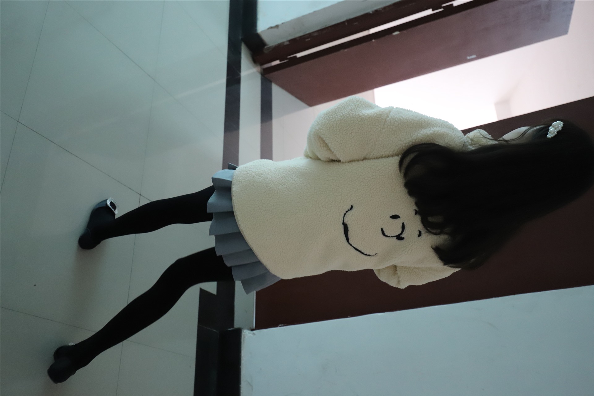 《学妹雪地上的厚黑丝脚丫+视频一部》作品图