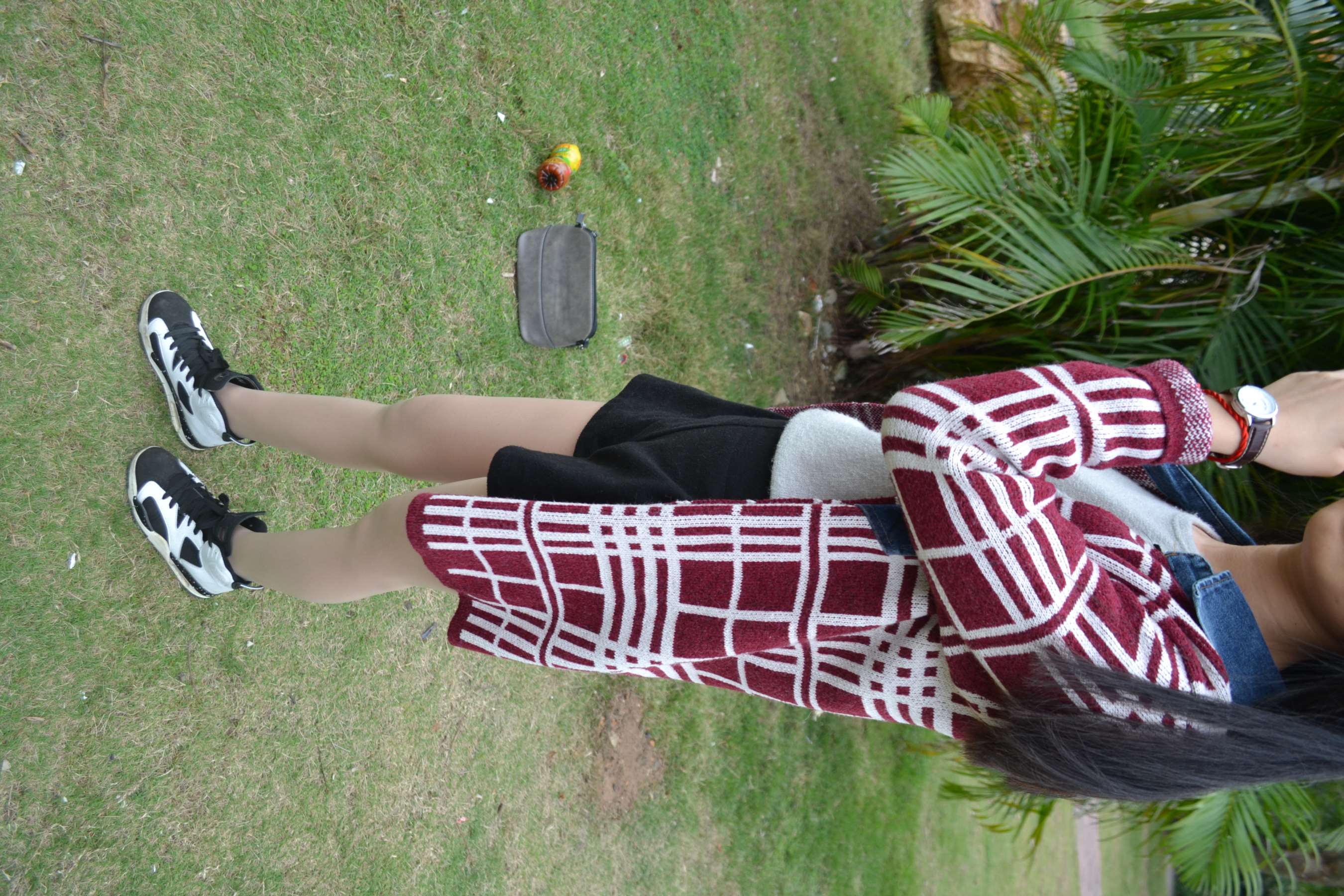 《学妹小芹午后的草地》作品图