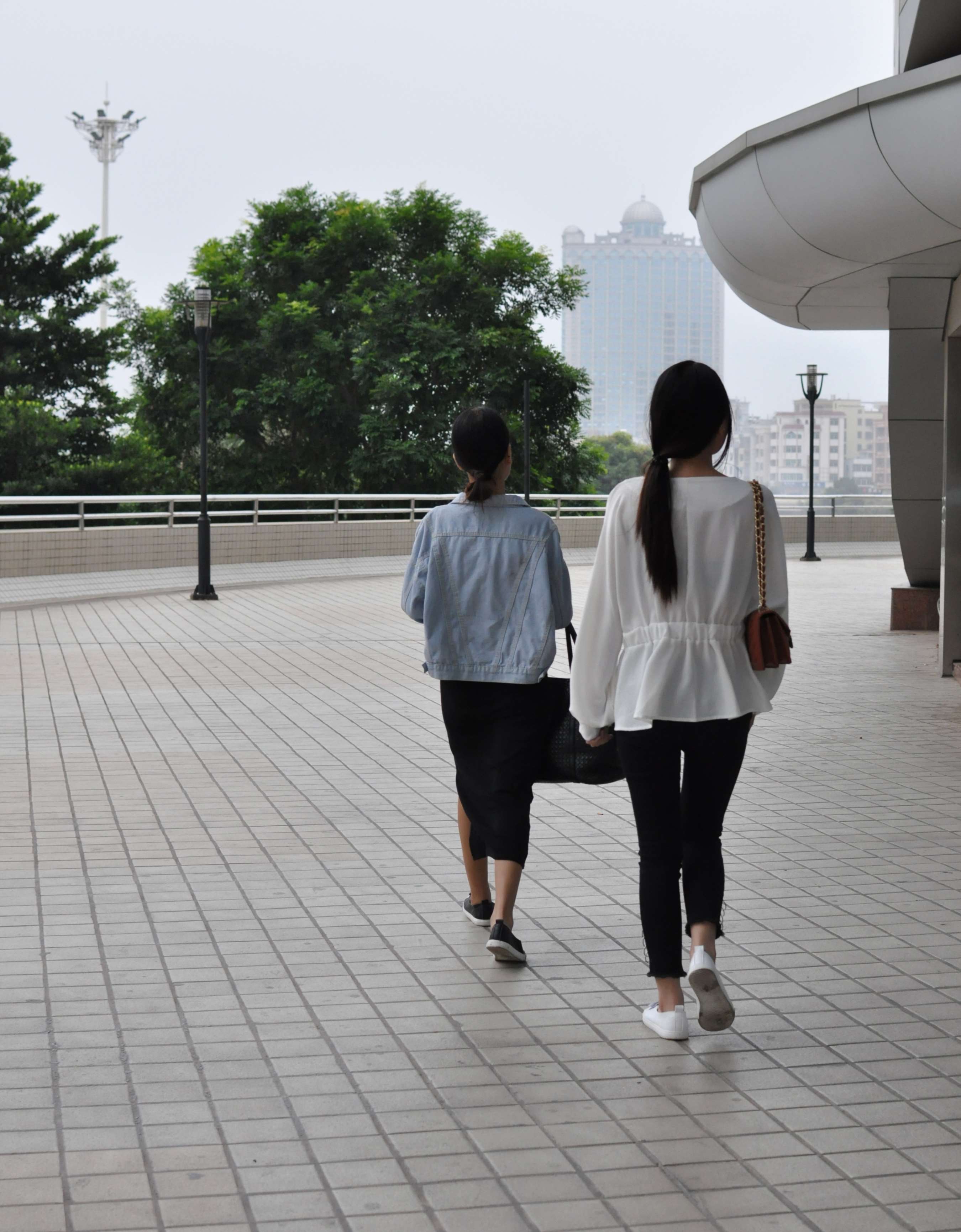 《文琳&倩倩 我们也是光亮本身》作品图