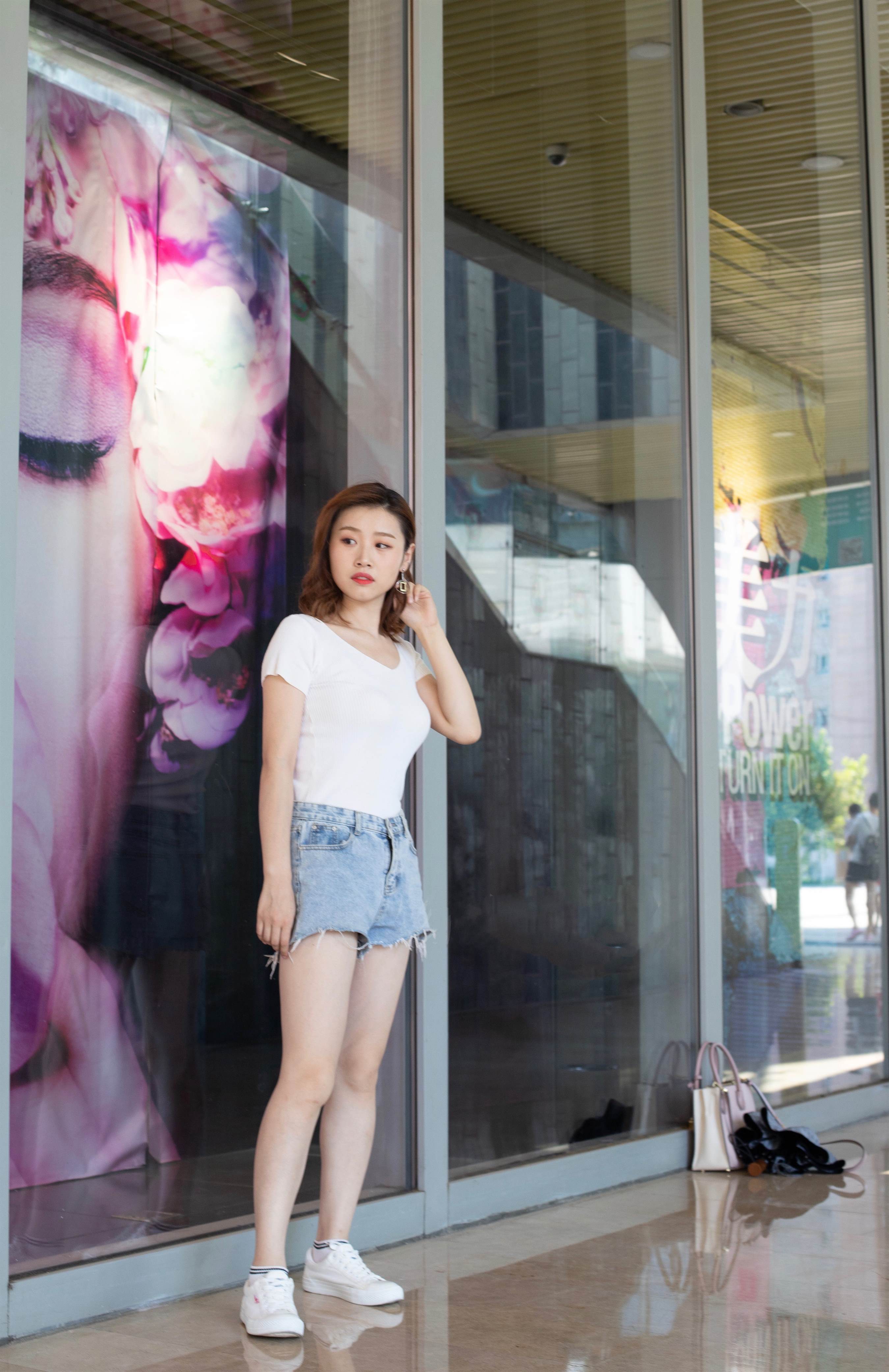 《商场越拍少女板鞋の棉袜脚+视频1个》作品图