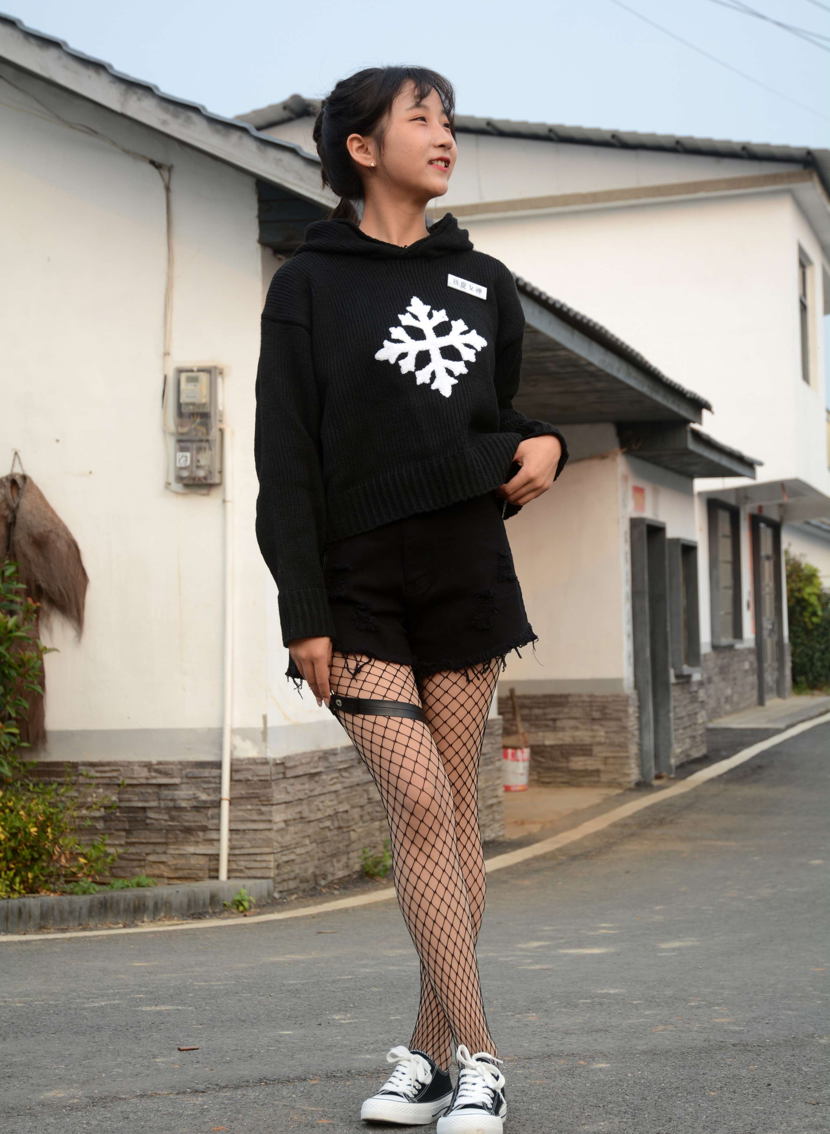 《点点 时尚村姑》作品图