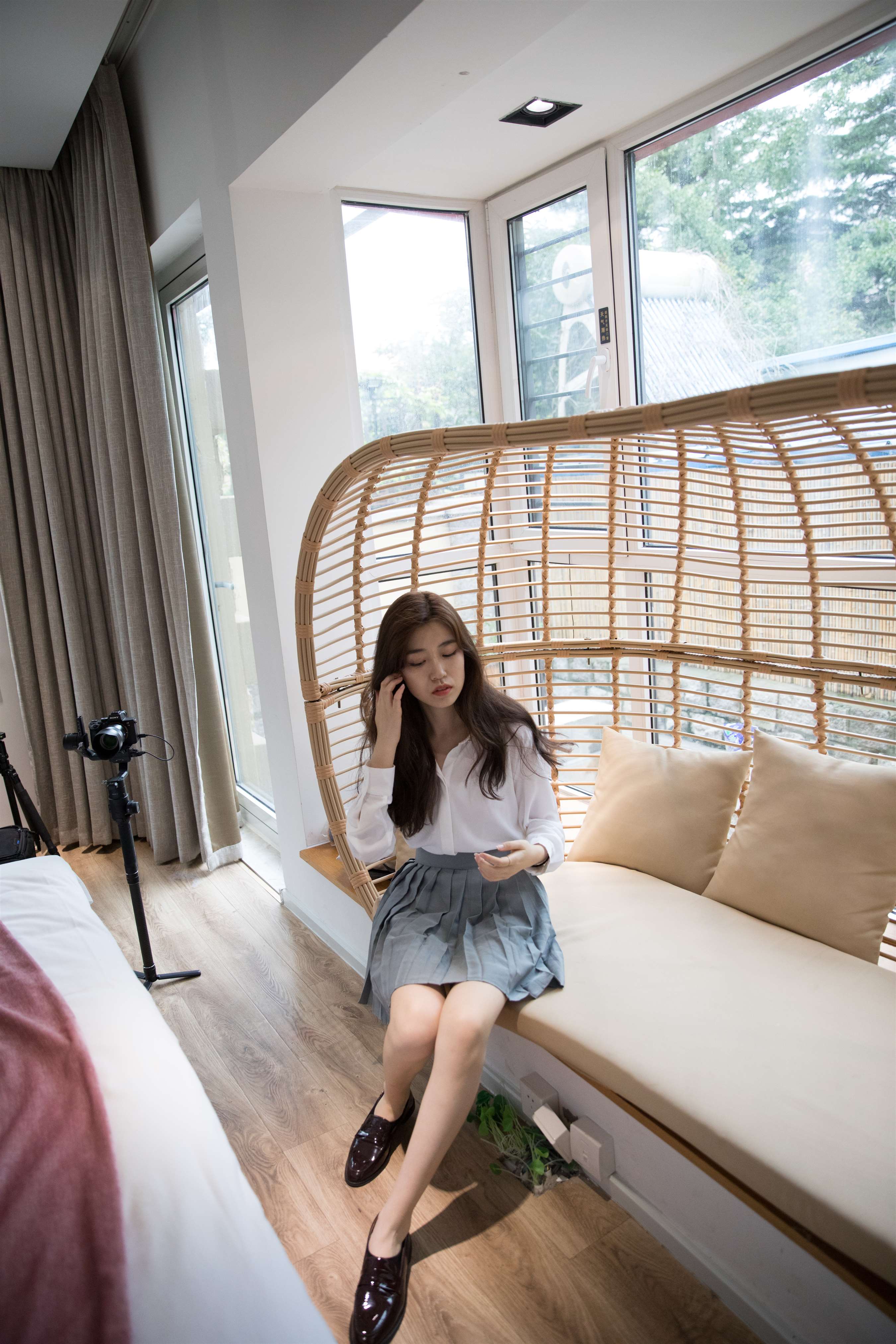 《皮鞋の船袜脚》作品图