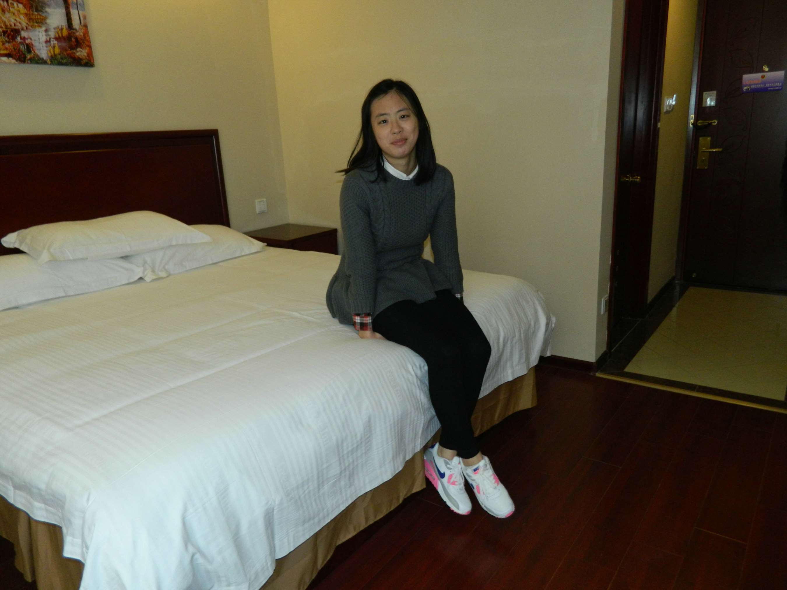 《倩倩宾馆展棉袜嫩足》作品图