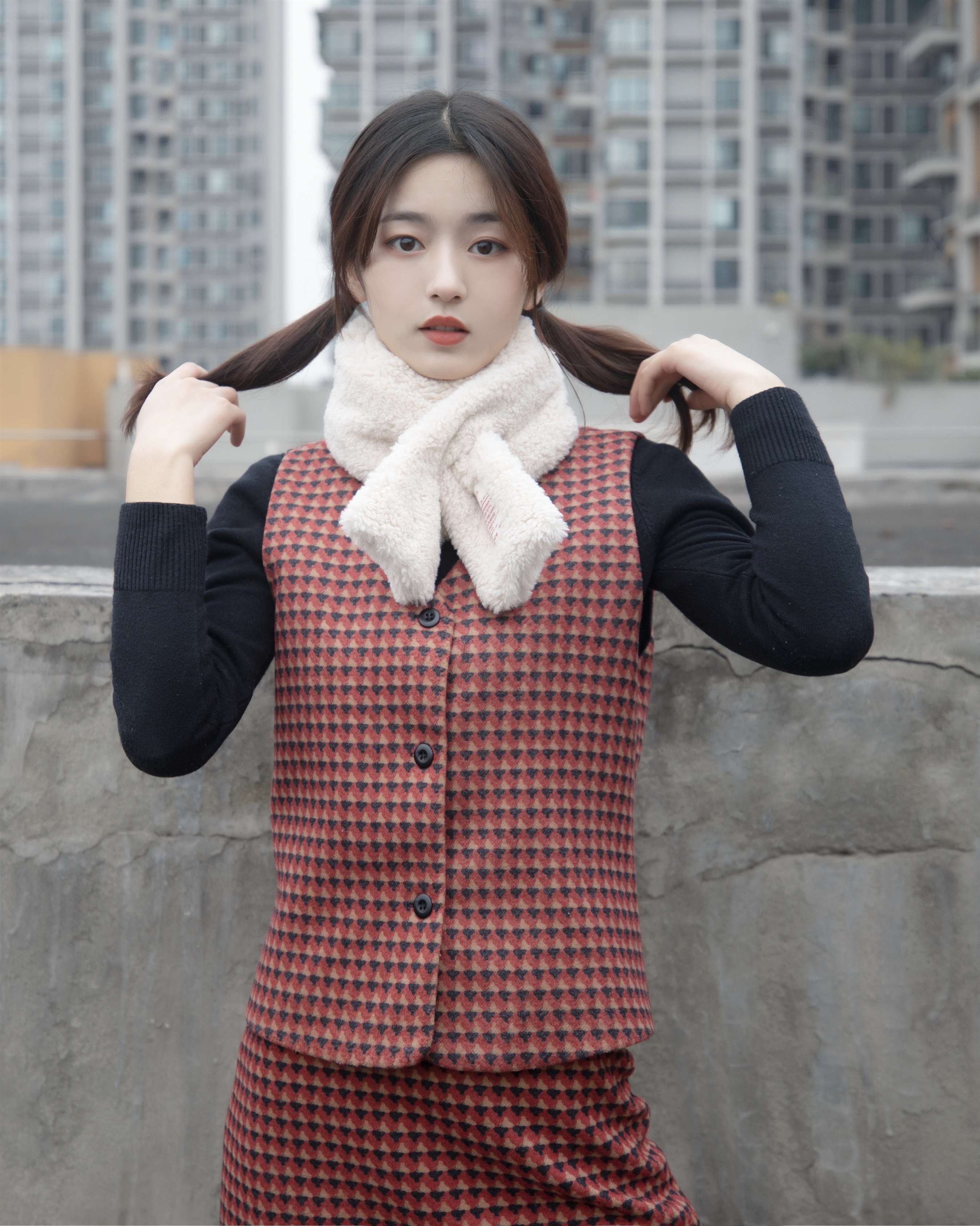 《戴围巾的少女+视频1个》作品图