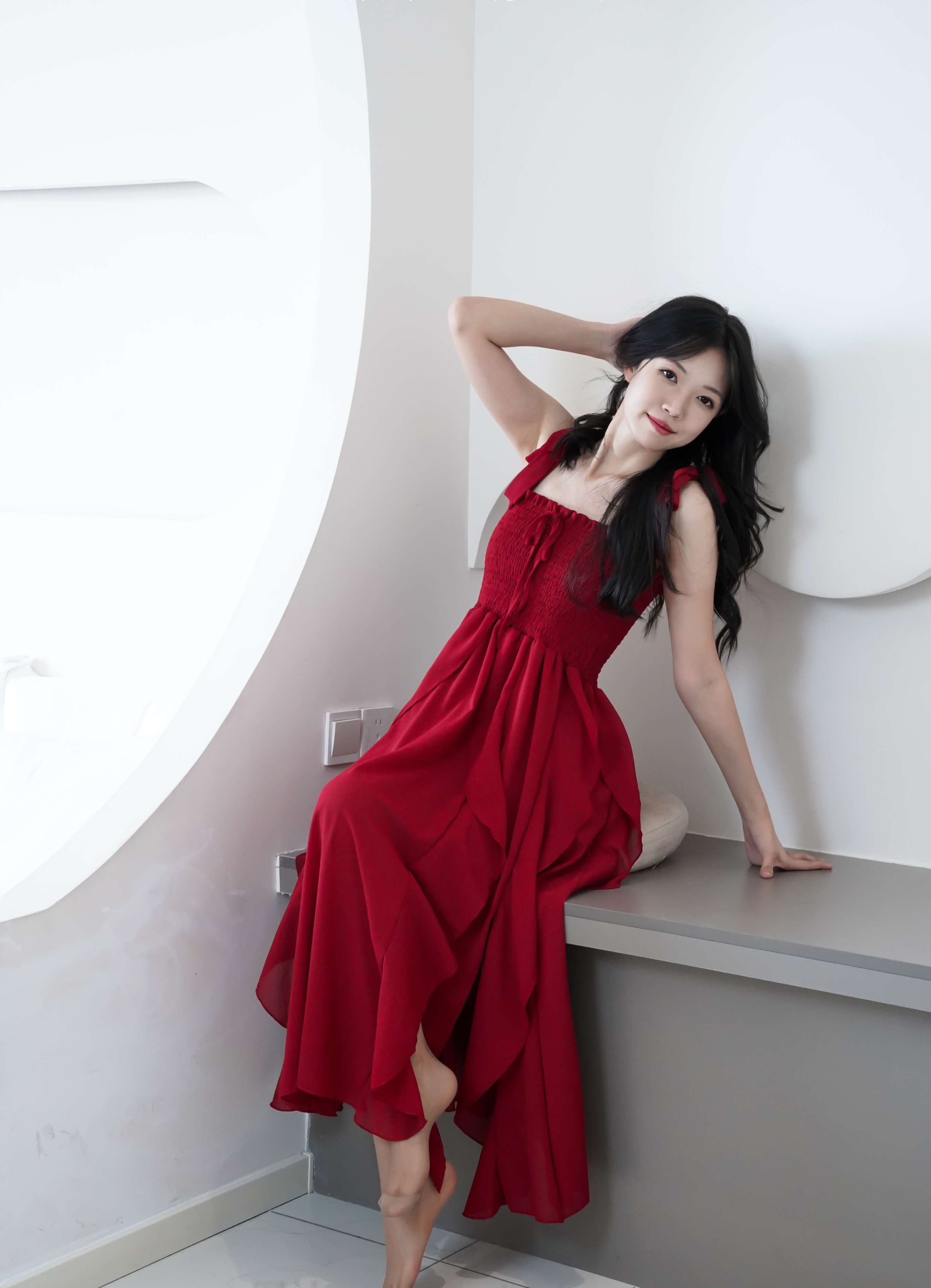 《yuuu 红裙の嫩足》作品图