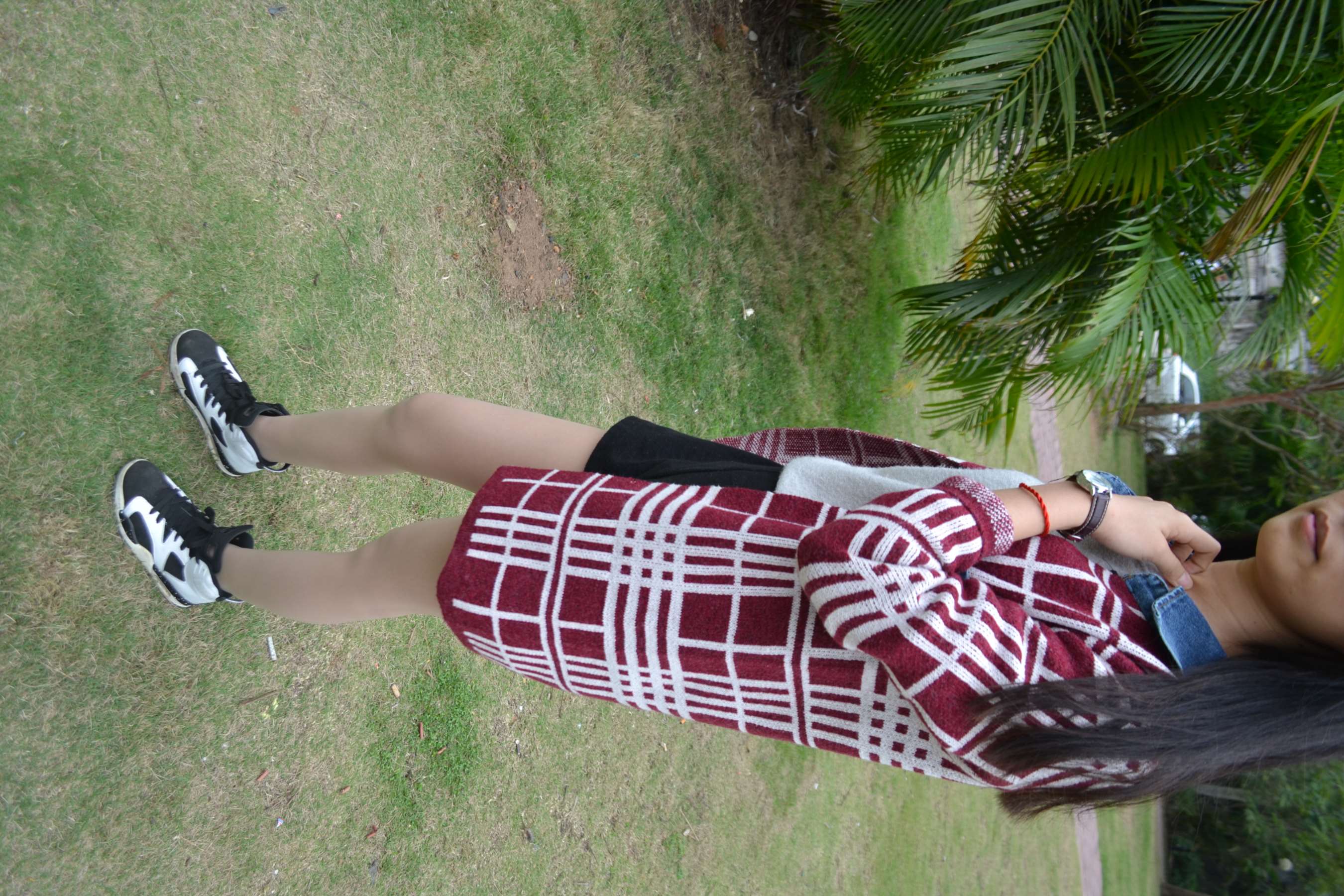 《学妹小芹午后的草地》作品图