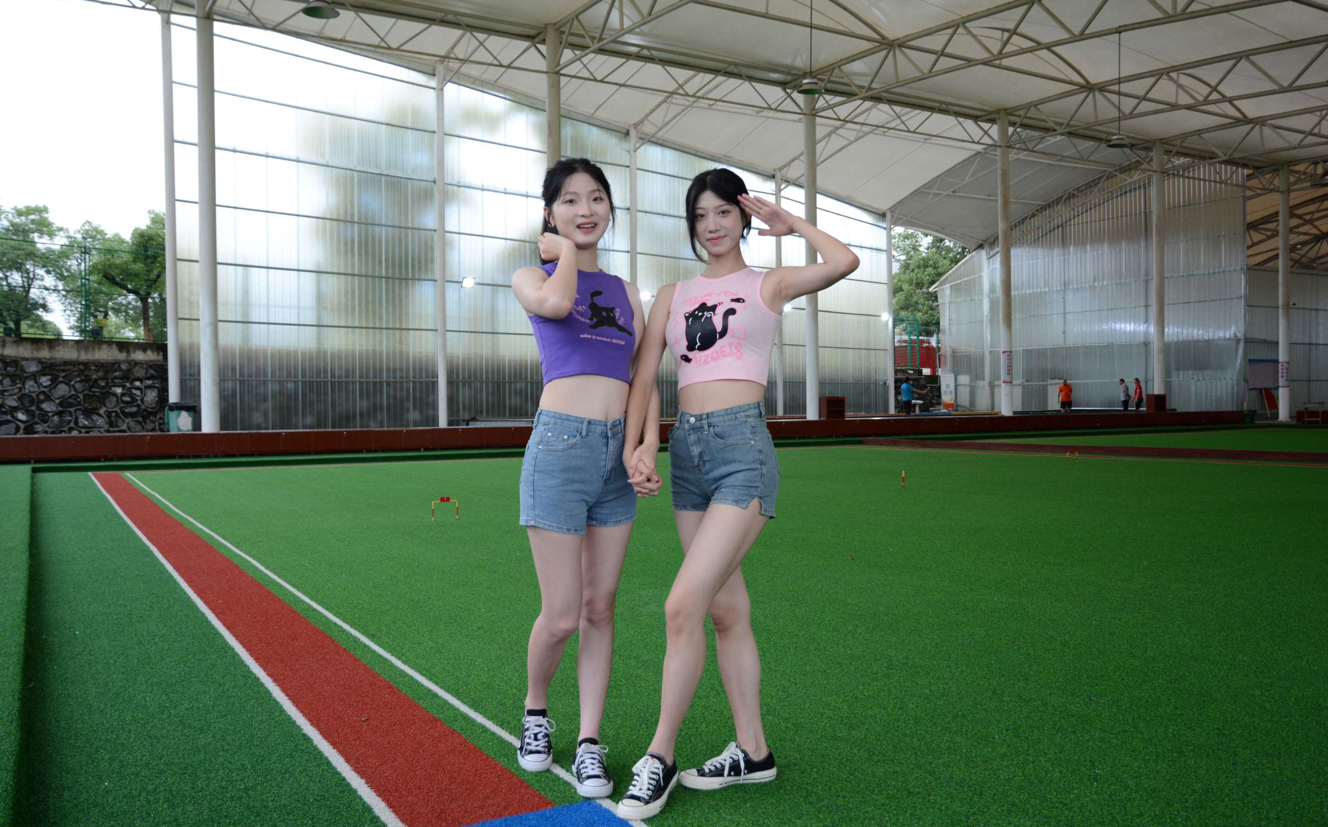 《秀秀の安安 室内运动场展嫩足》作品图