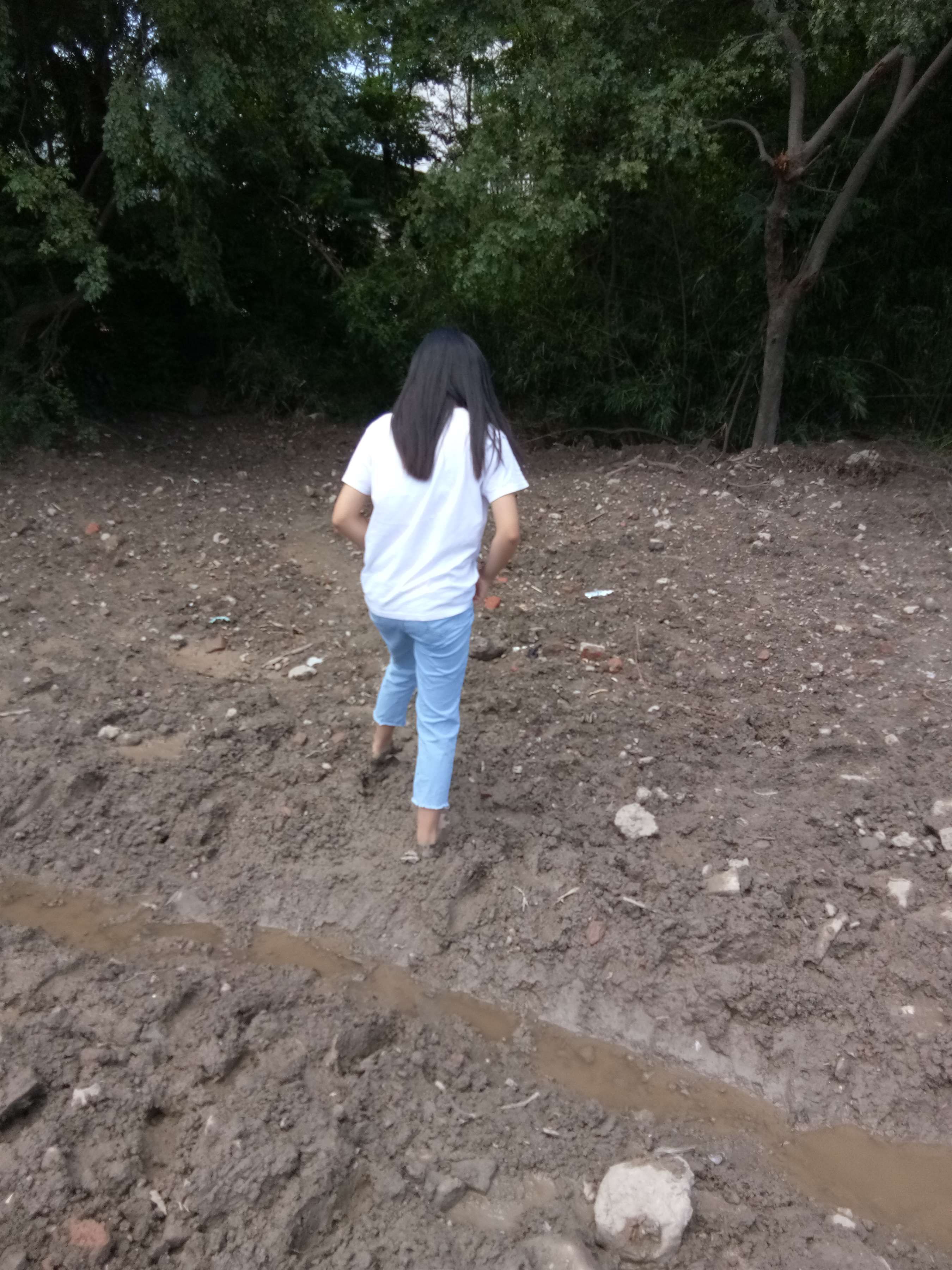 《踩泥高中生【套图+视频3个】》作品图