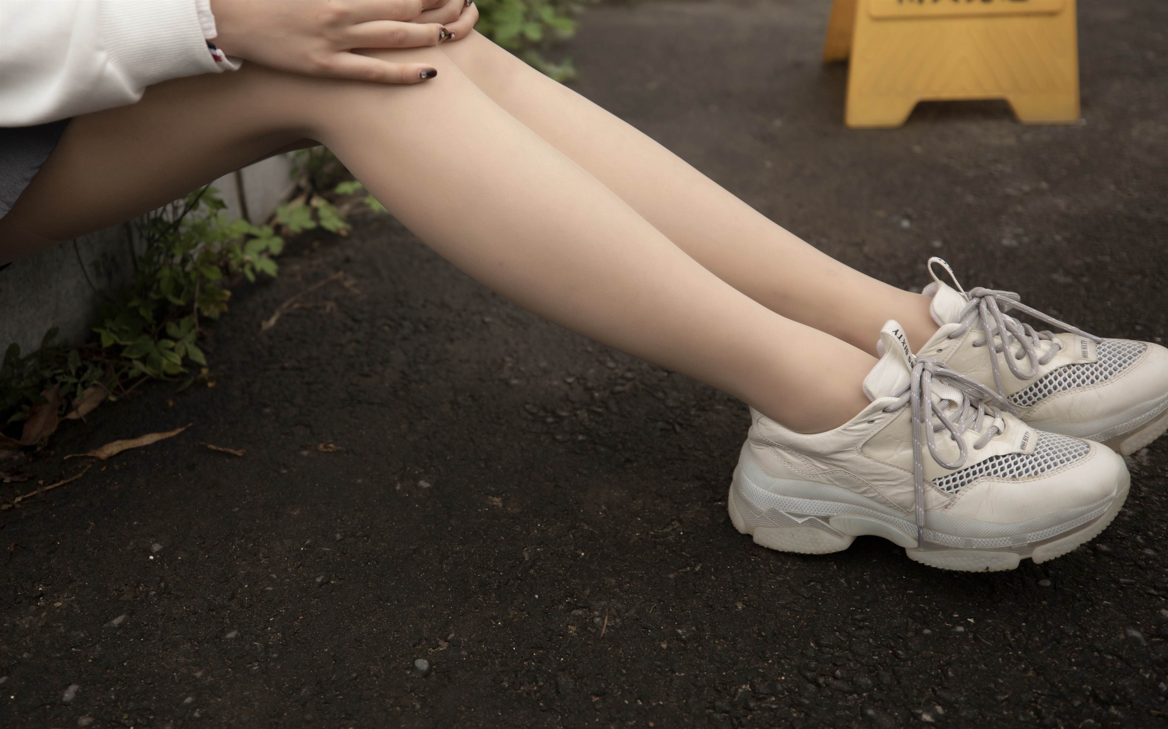 《运动鞋丝袜脚丫》作品图