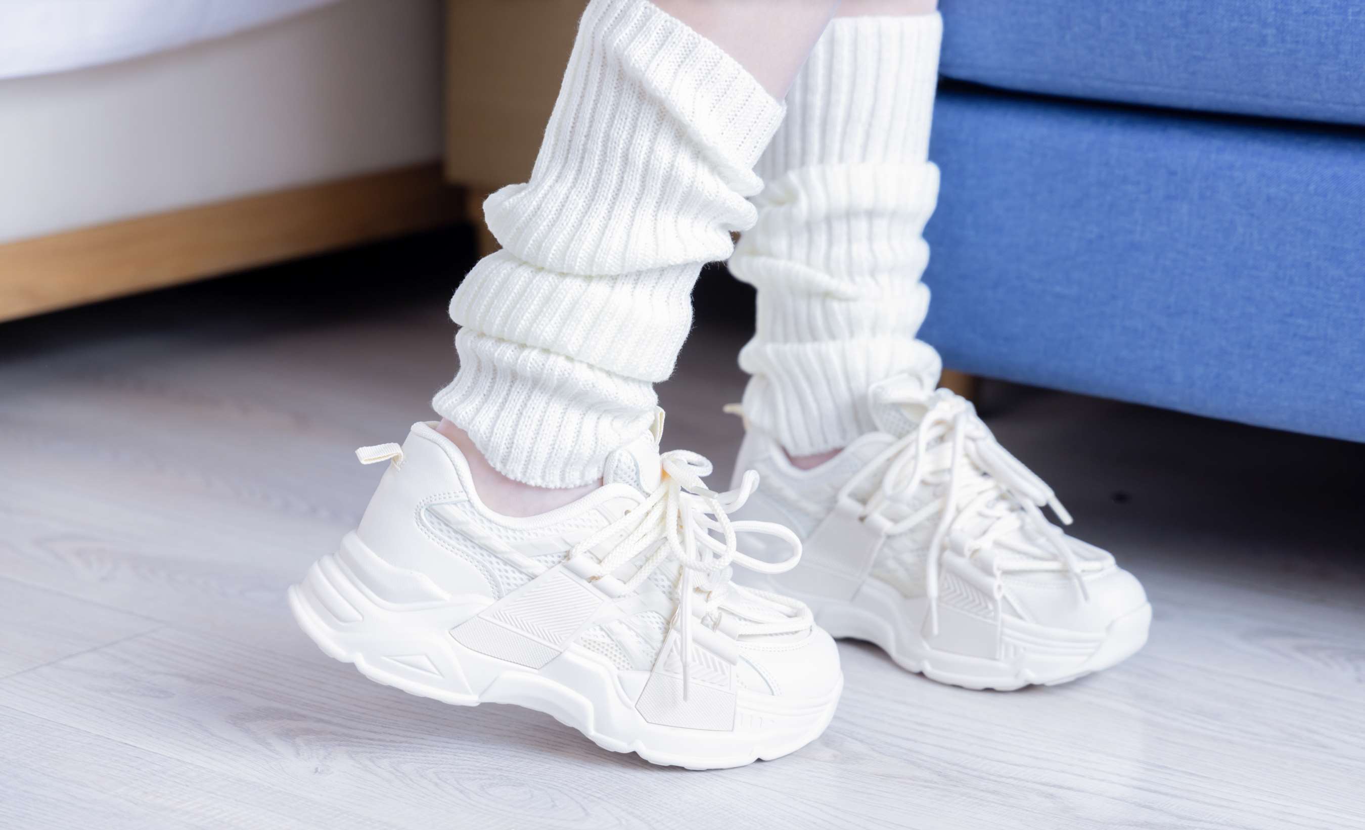 《小甜豆运动鞋、人字拖、袜套、油亮白丝》作品图