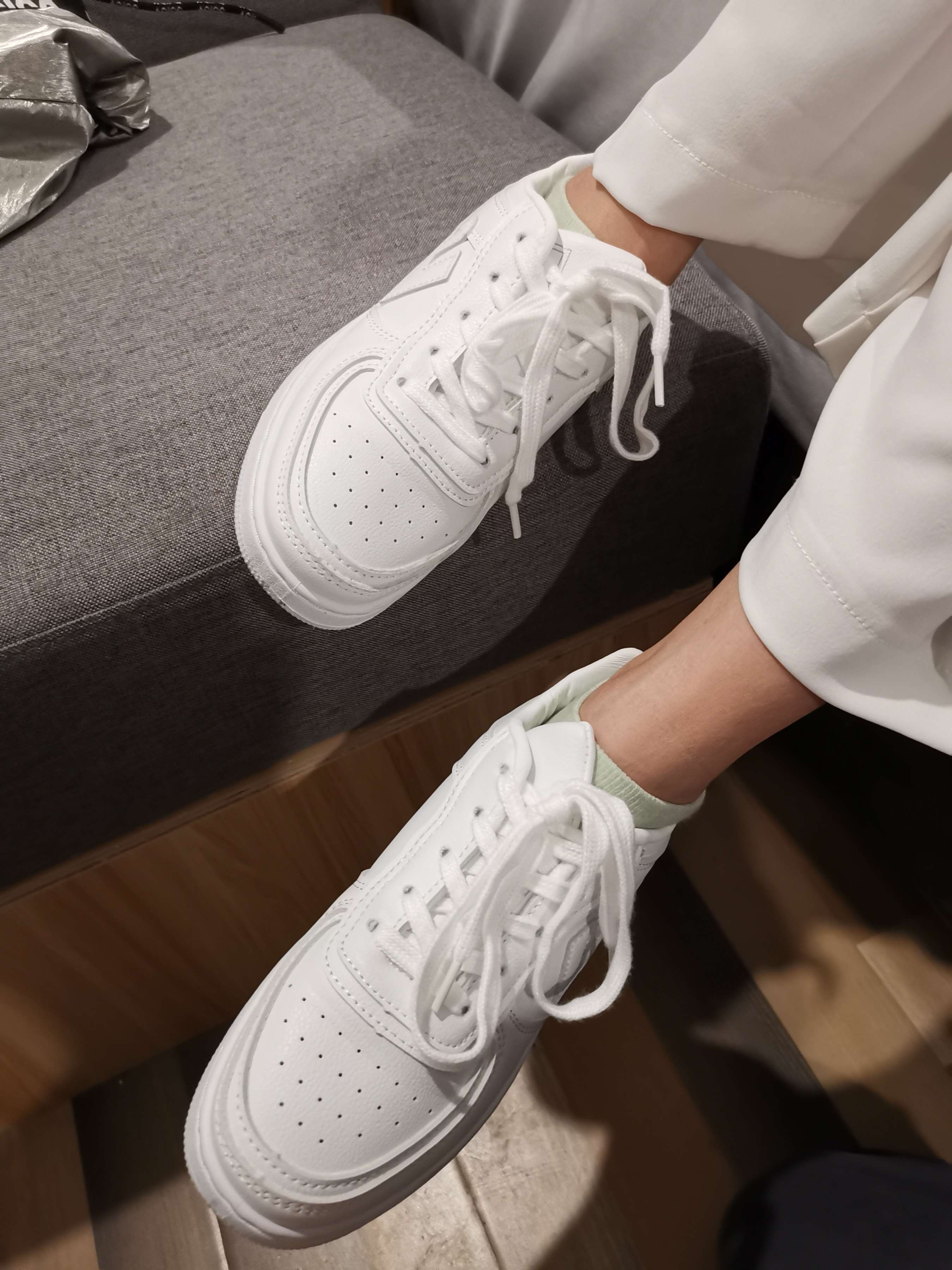 《珺珺板鞋の嫩足》作品图