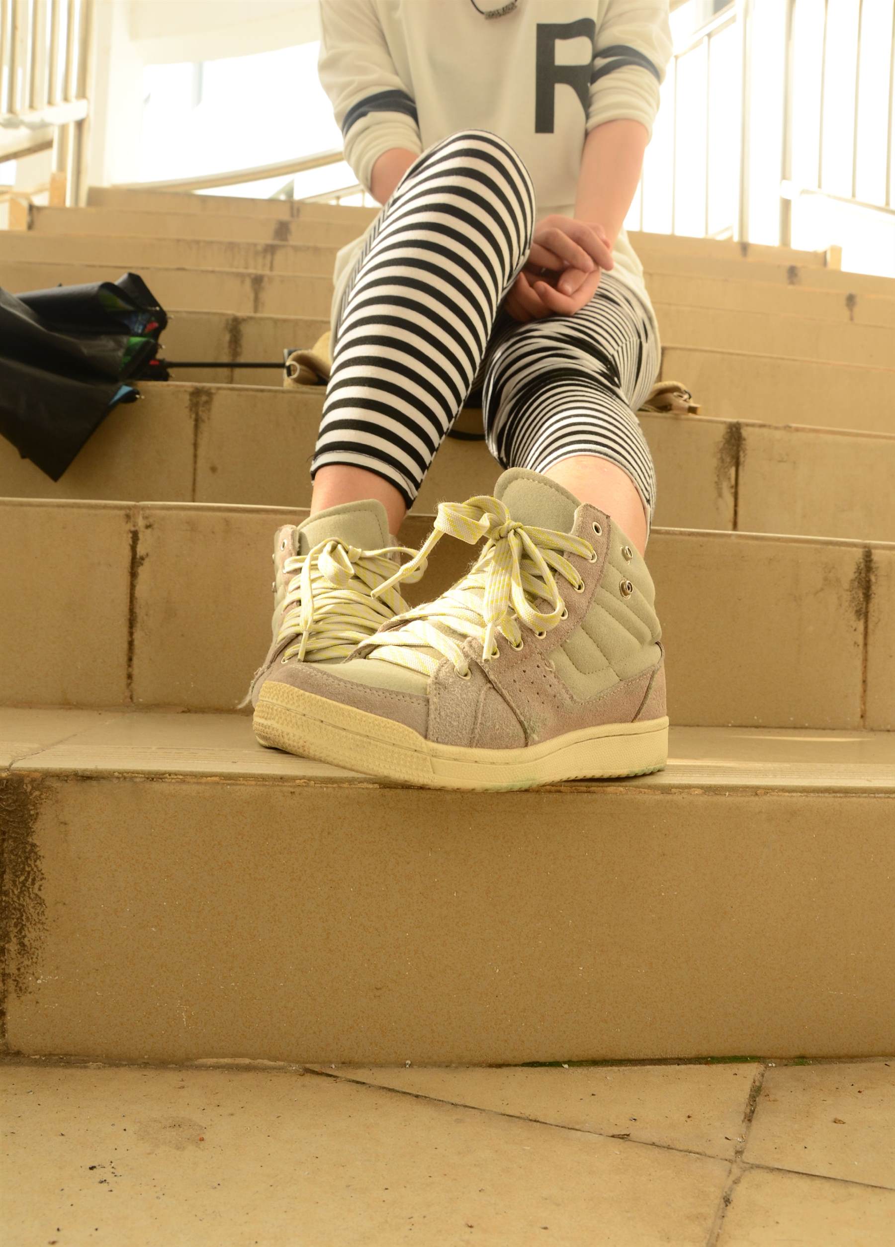 《小姐姐板鞋黄船袜》作品图