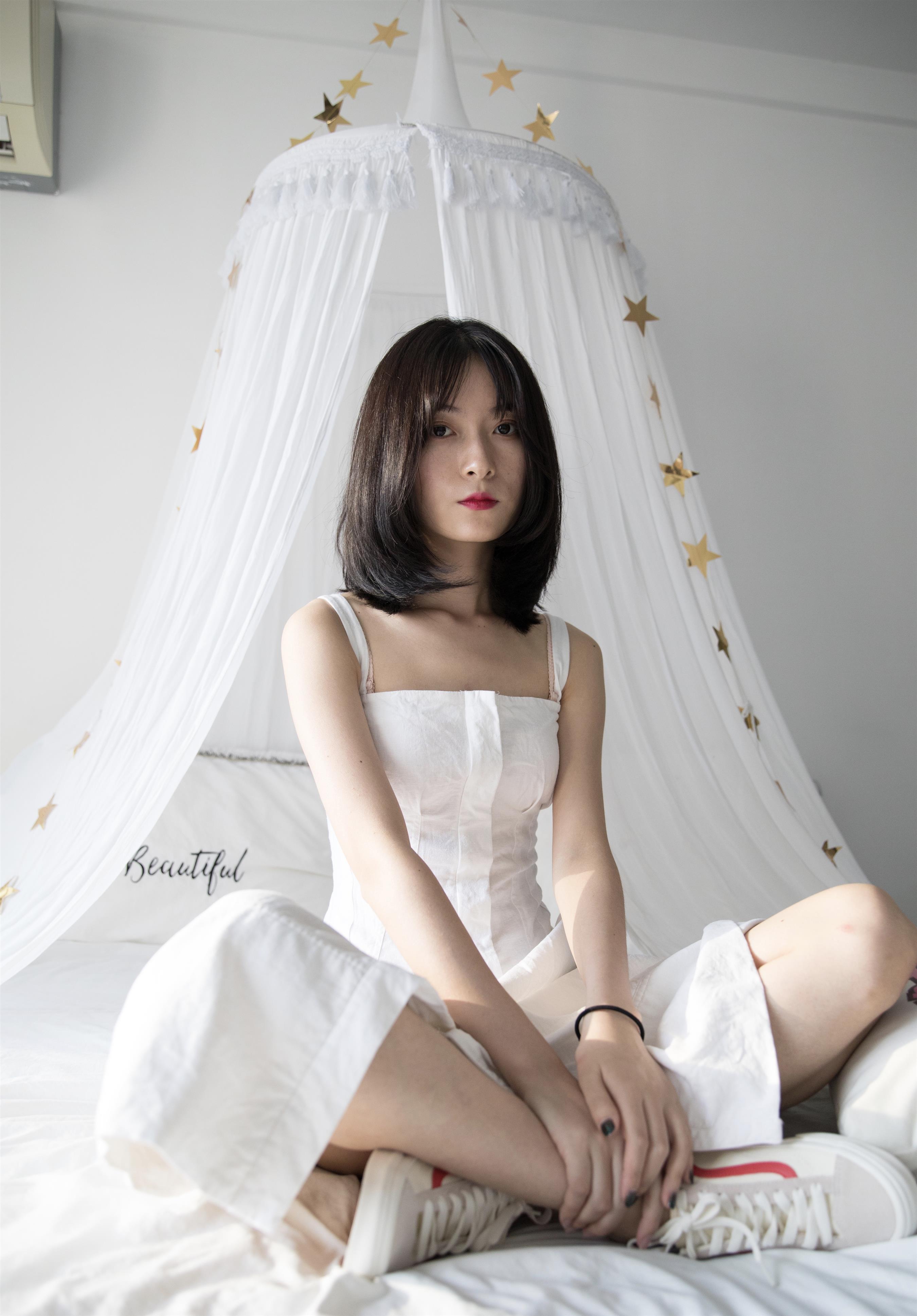 《连衣裙の板鞋棉袜脚丫+视频1个》作品图