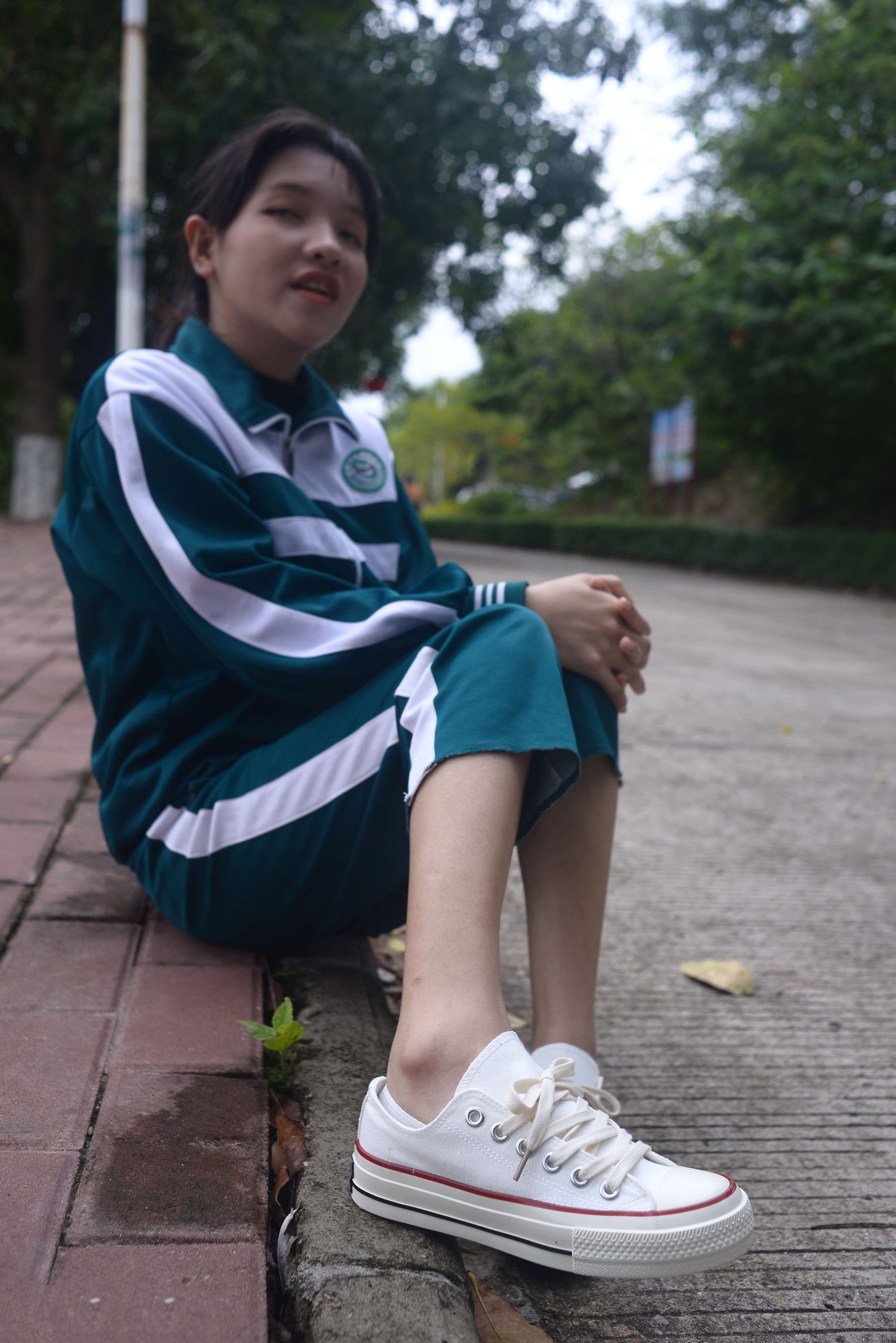 《学妹校服帆布鞋の棉袜脚》作品图