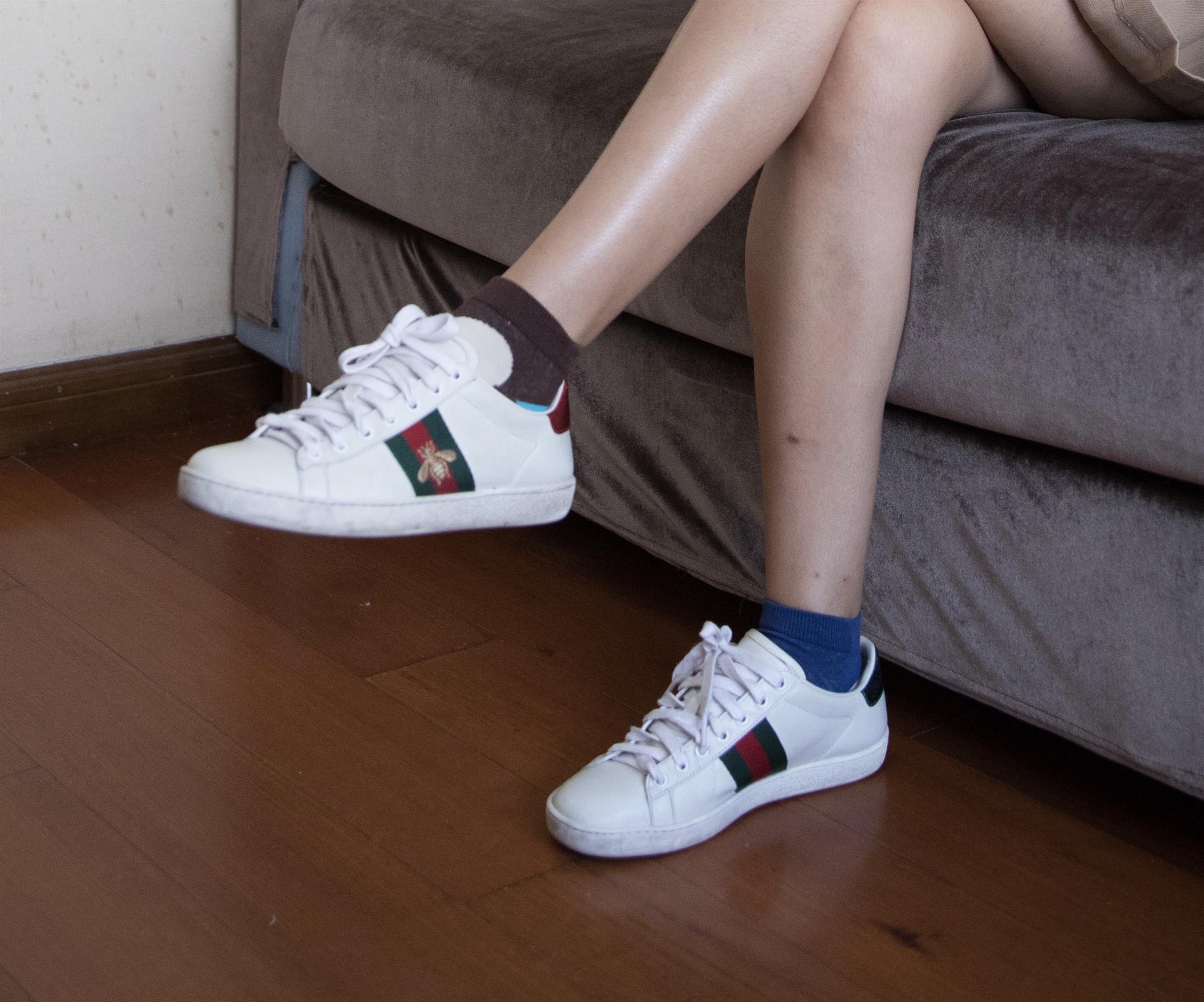 《T恤の板鞋棉袜脚+视频1个》作品图