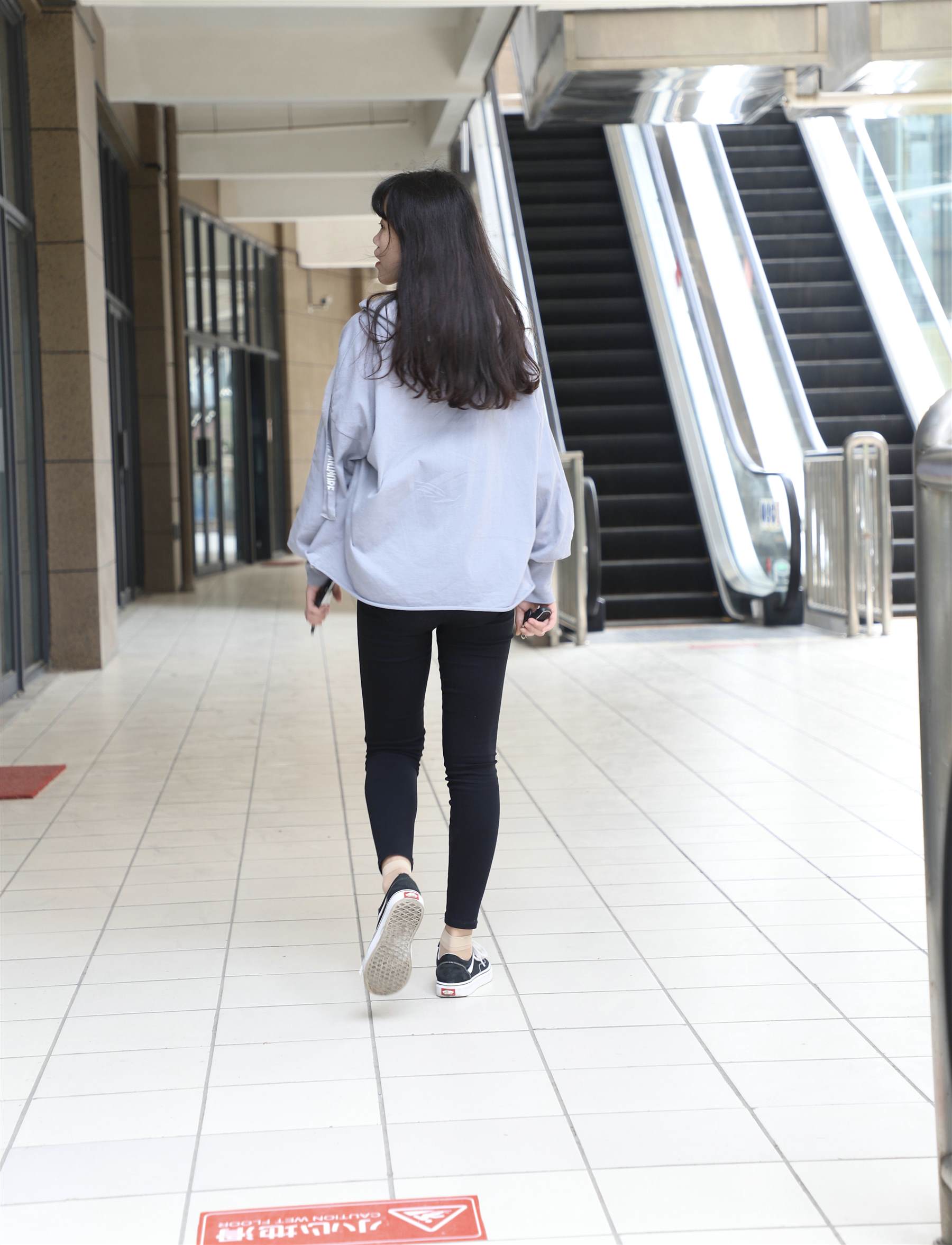 《学妹帆布鞋の脱丝全过程+视频1个》作品图