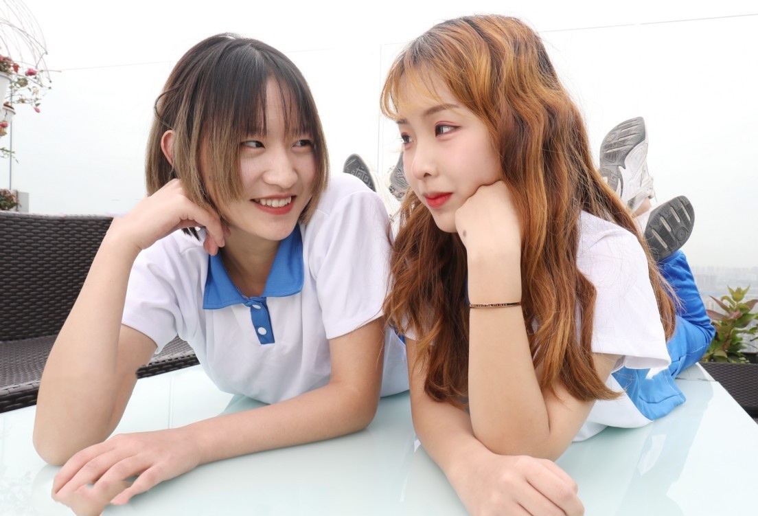 《校园里的姐妹花》作品图