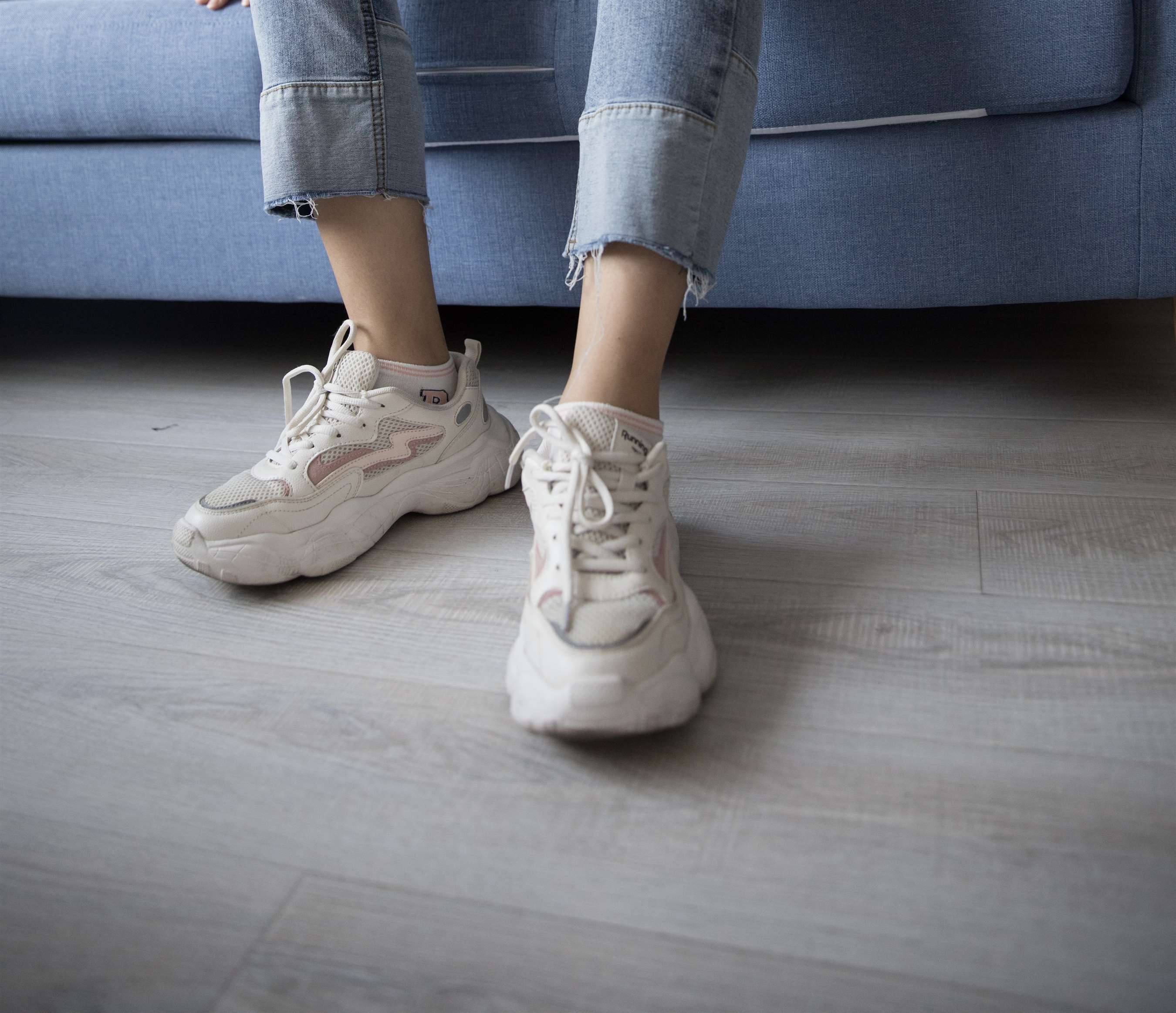 《运动鞋の棉袜脚丫【视频一个网盘下载】》作品图