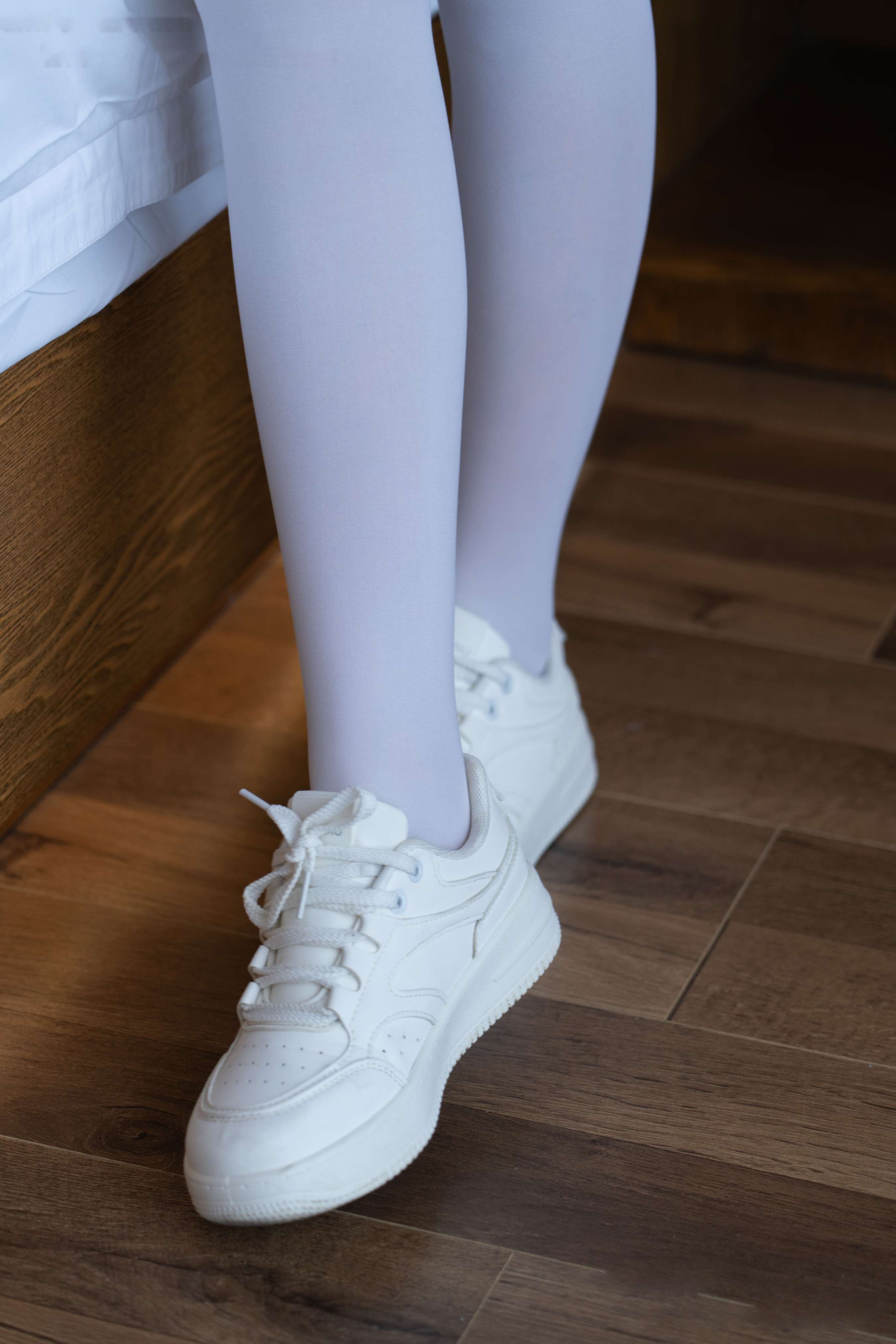 《璇璇-板鞋、厚白丝》作品图