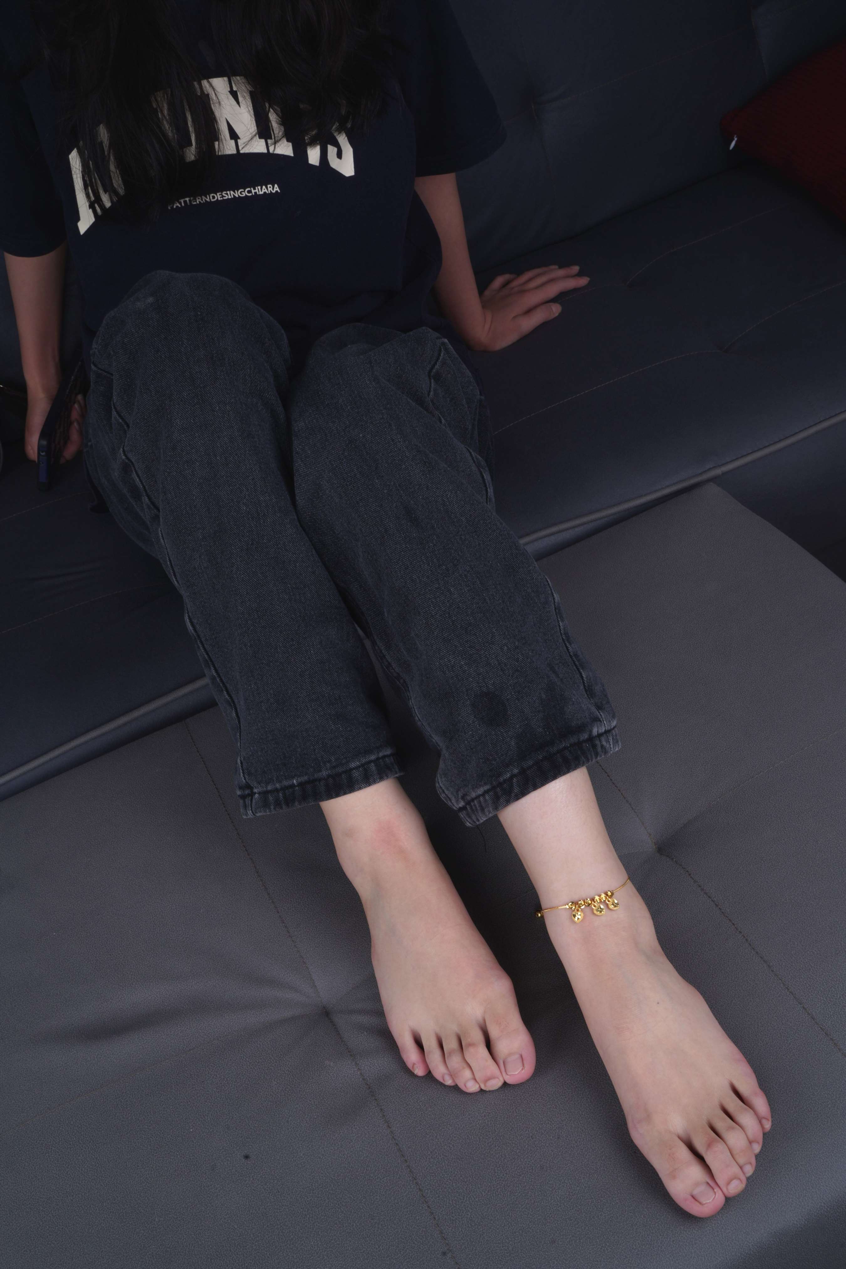 《张美女试镜展示36码臭脚丫》作品图