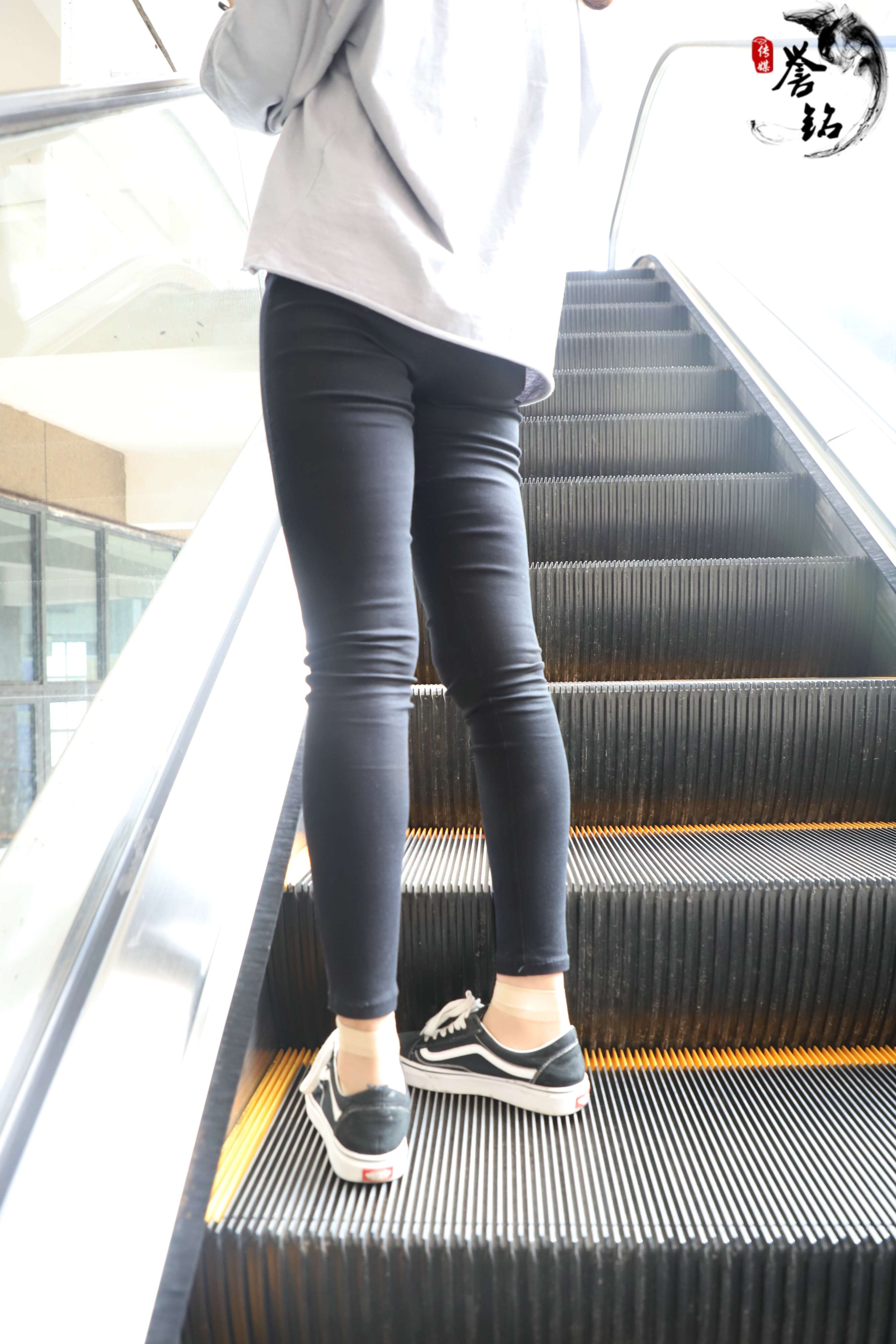 《小姐姐帆布鞋の短肉丝足》作品图