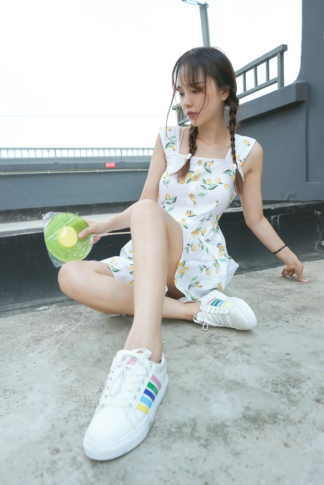 《小玥玥的豹纹棉袜脚》作品图