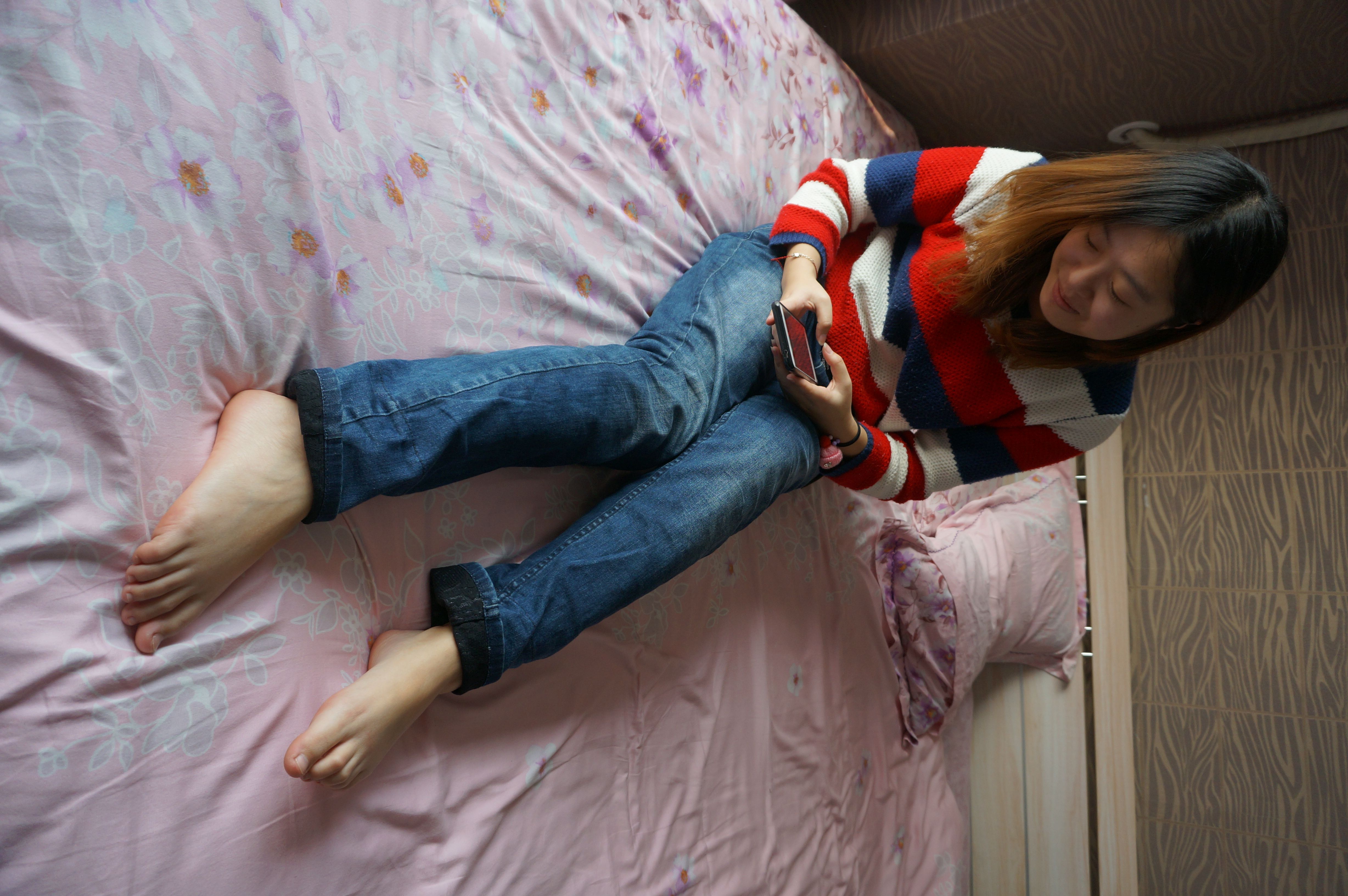 《牛仔の白船袜小姐姐》作品图