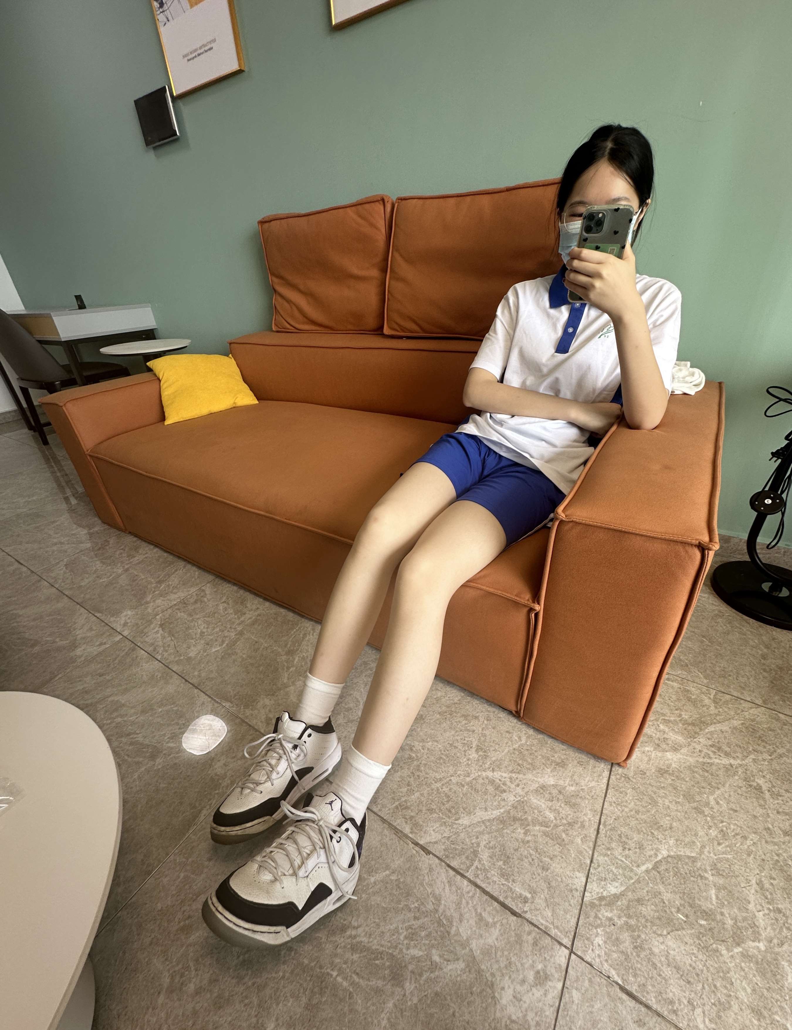 《深圳校服学妹展嫩足》作品图