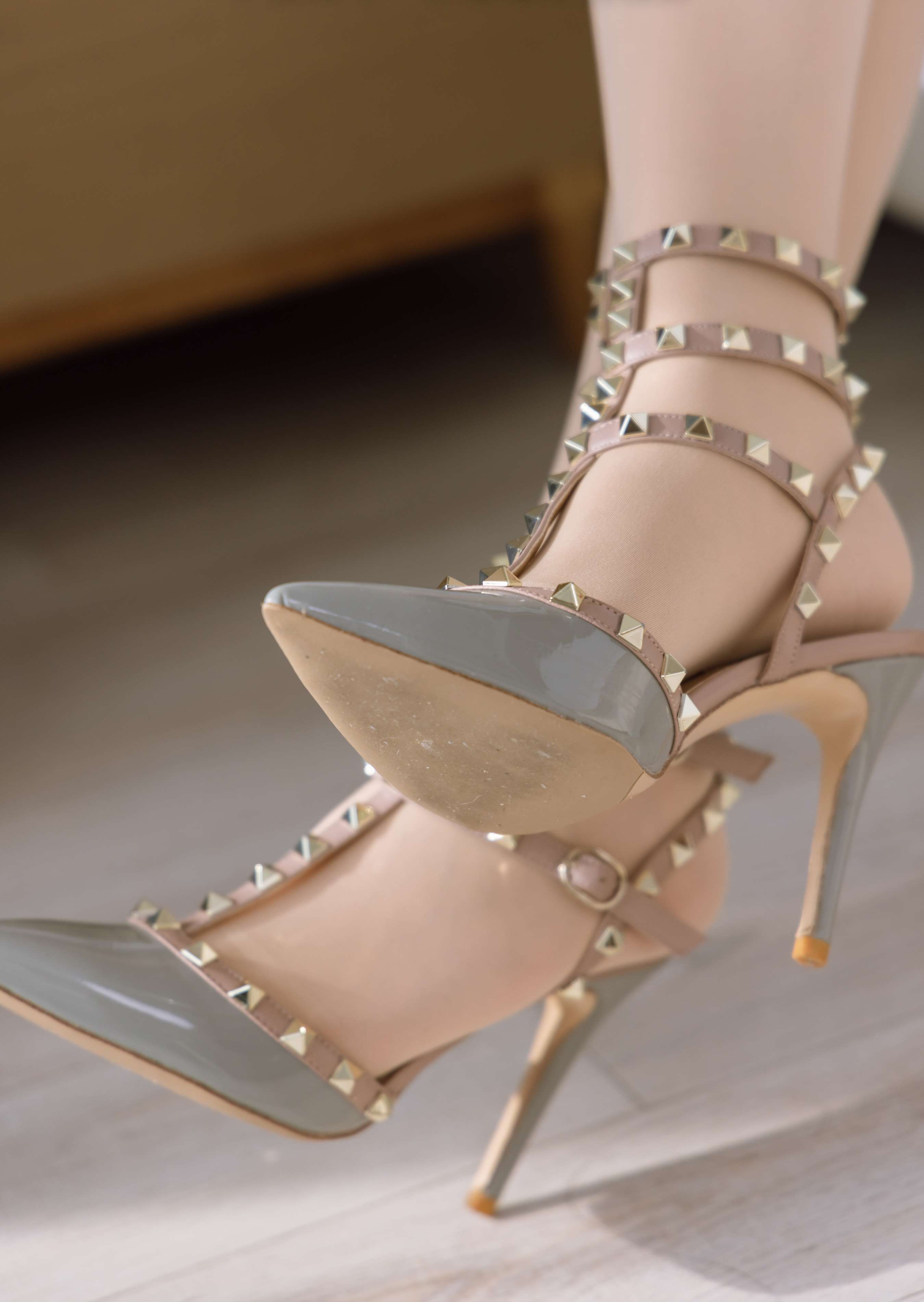 《小甜豆-高跟鞋、厚肉丝、丝袜和裸足踩奶油蛋糕和泡芙》作品图