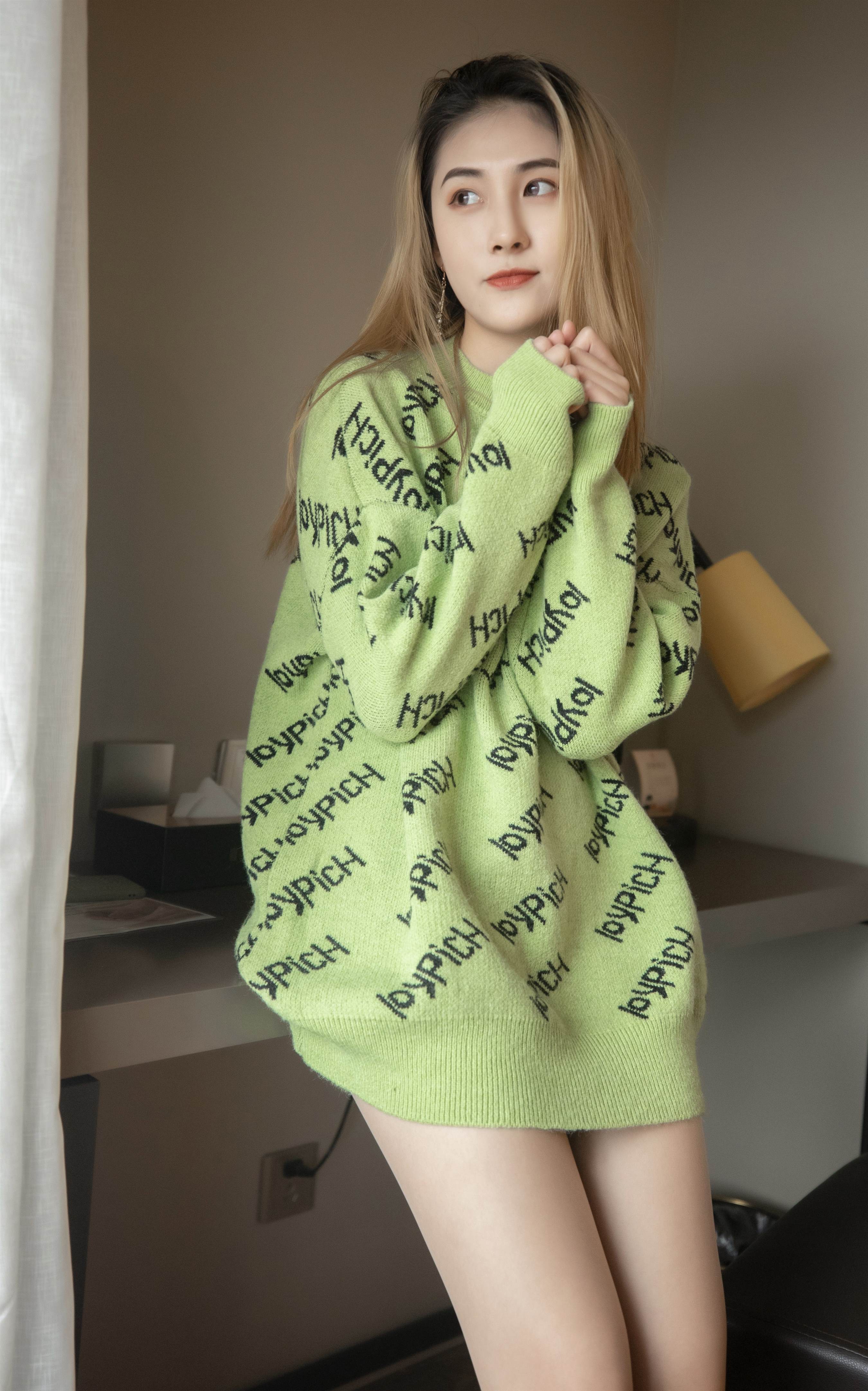 《绿衣少女》作品图