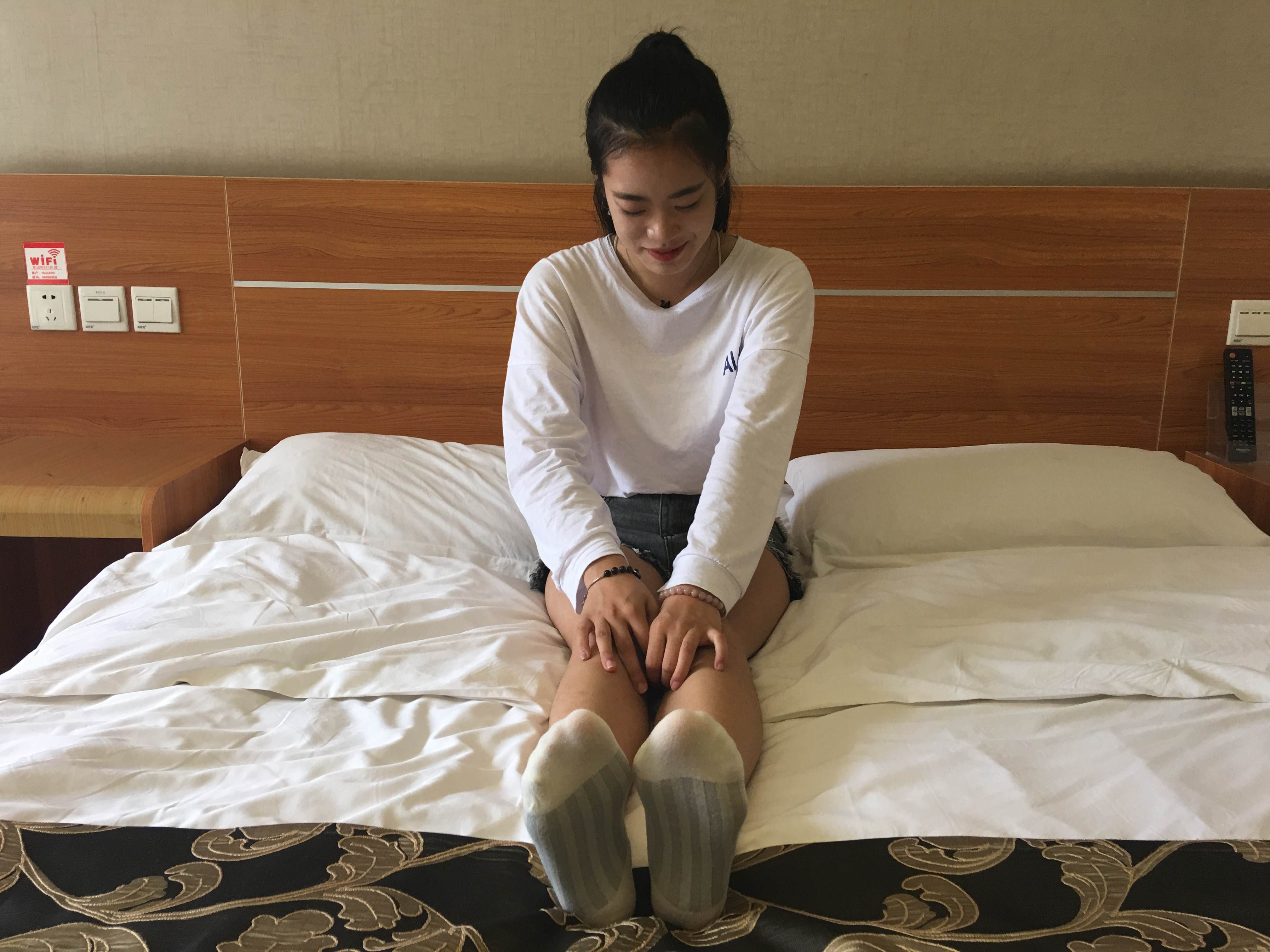 《旅馆越拍学妹棉袜脚丫》作品图