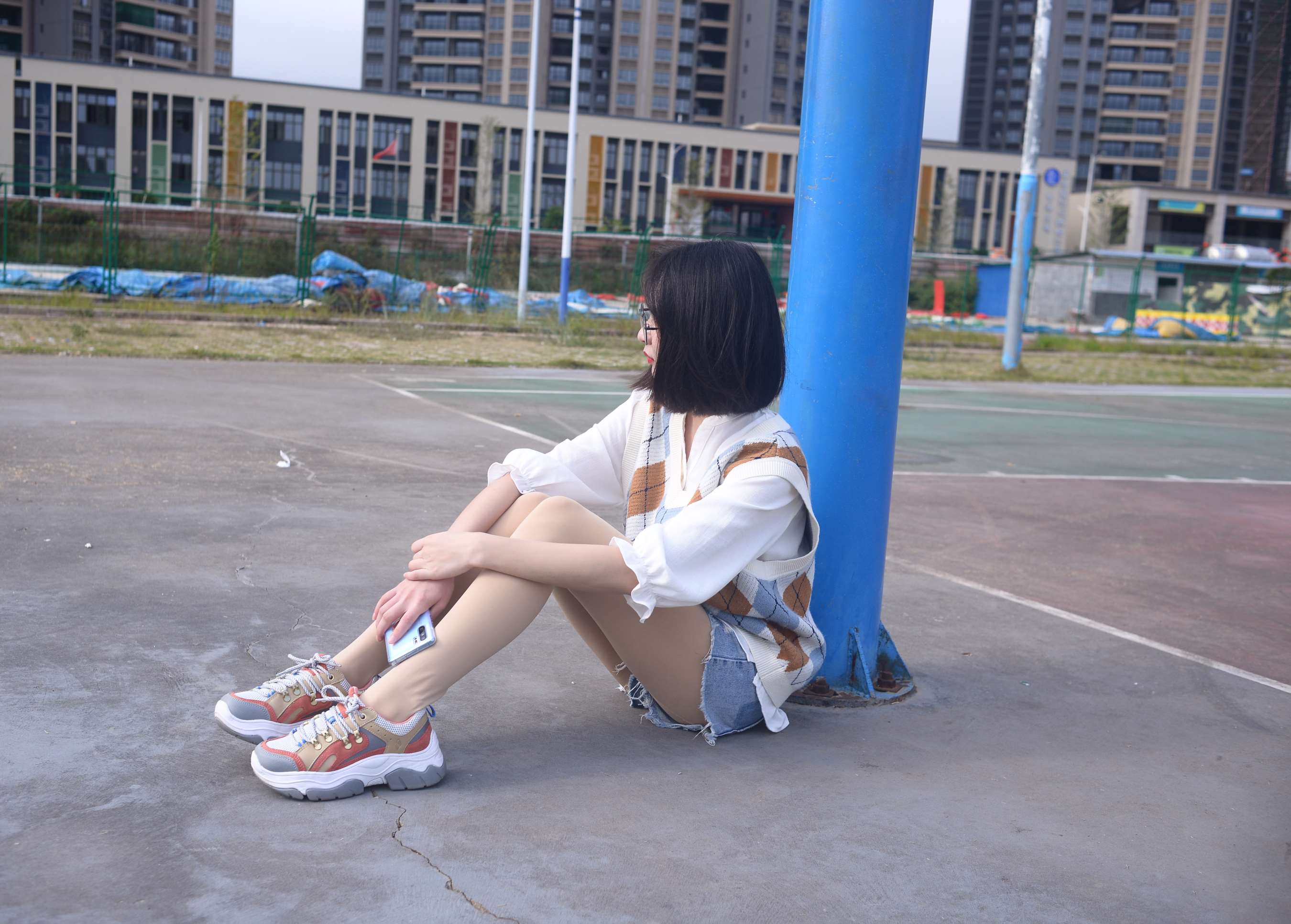 《小伊 春天的花开满了墙》作品图