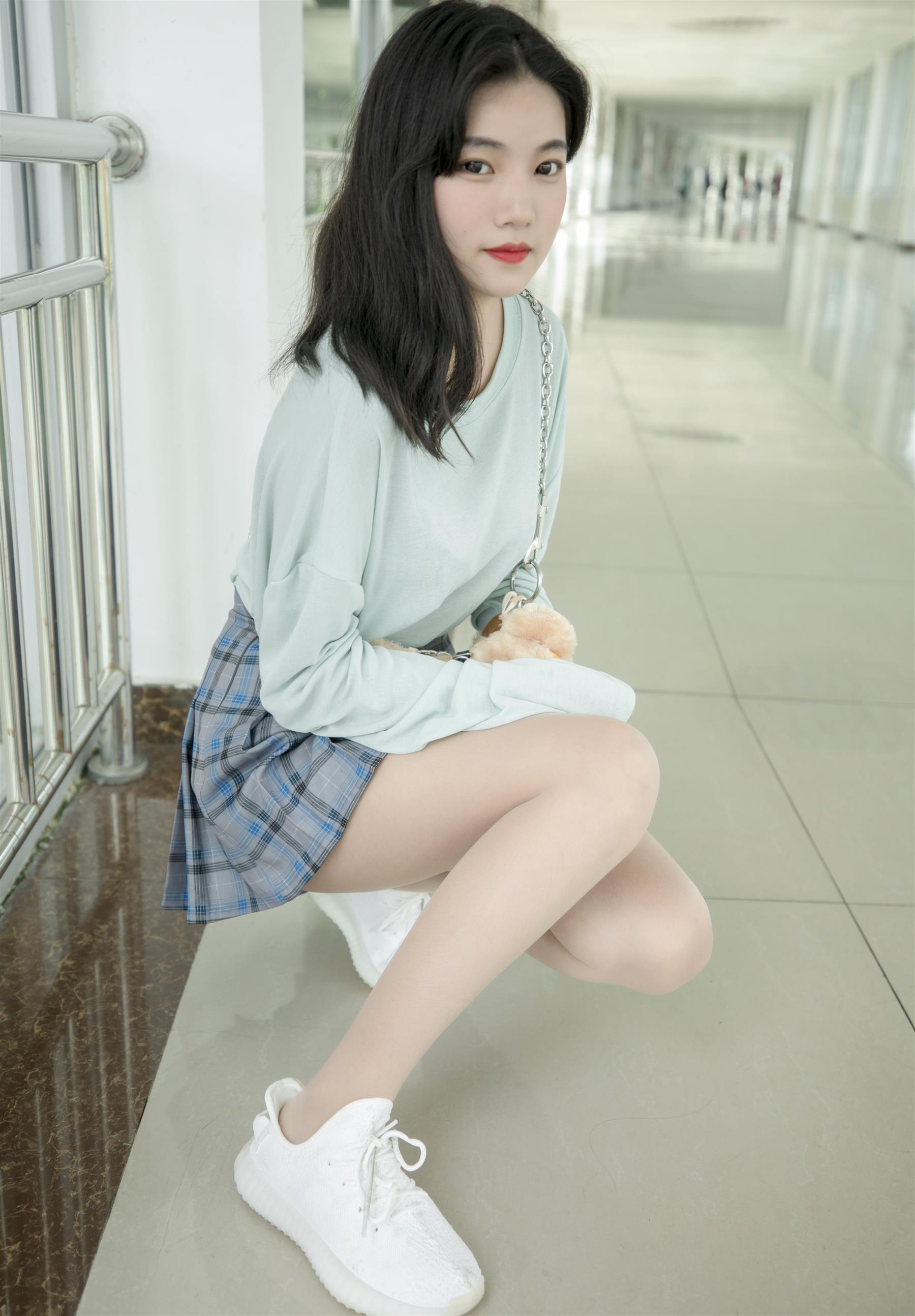 《运动鞋の肉丝脚丫》作品图