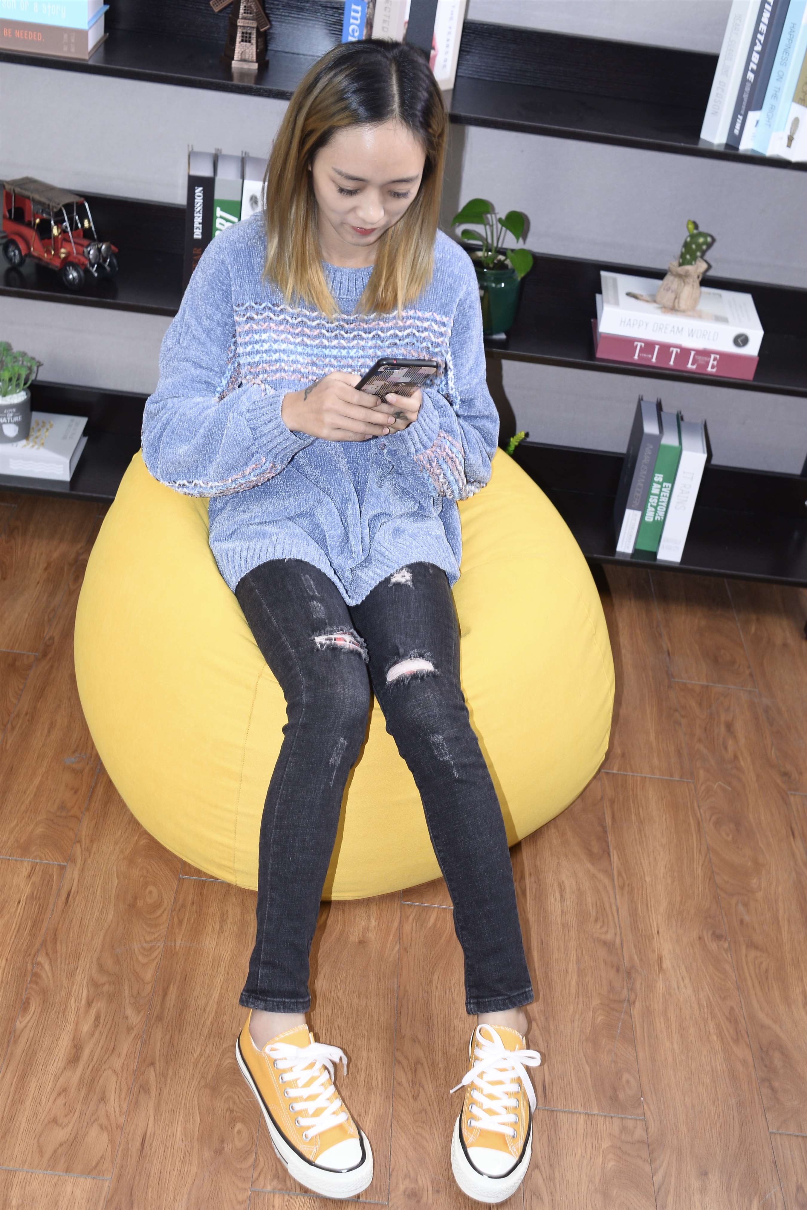 《黄色帆布鞋の船袜脚丫》作品图