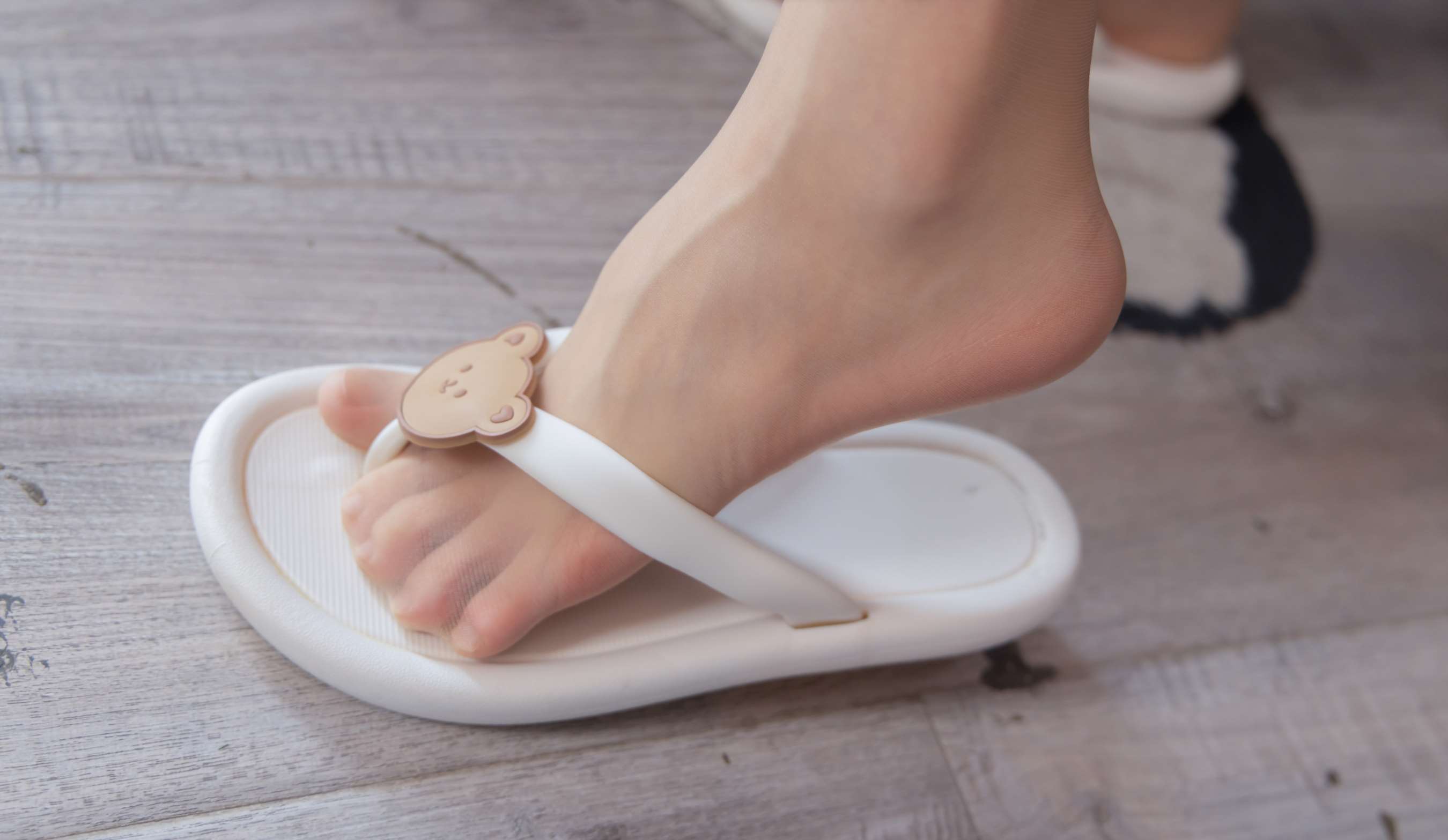 《稚予人字拖の肉丝》作品图