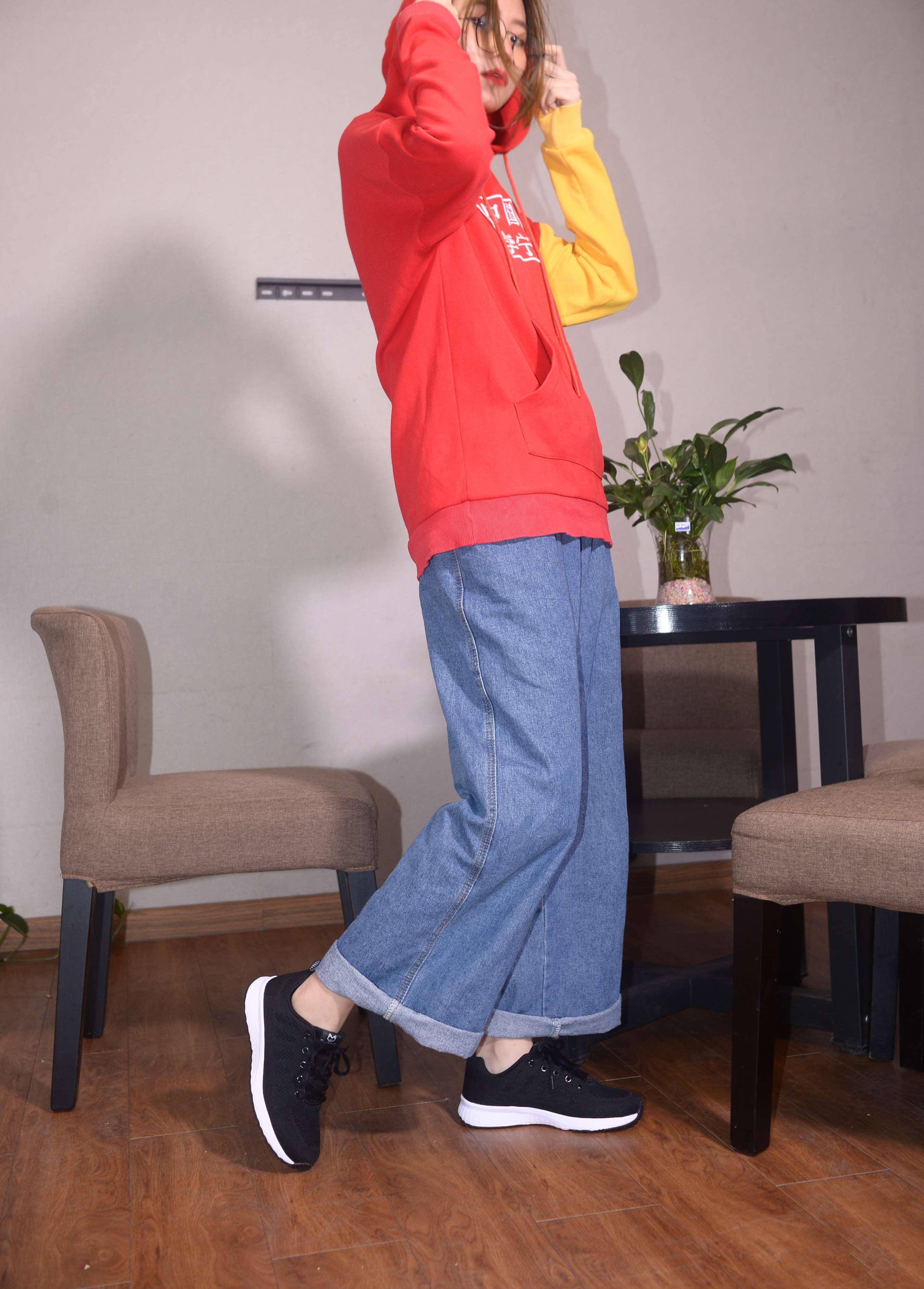 《彤彤小姐姐 春光浓似酒》作品图