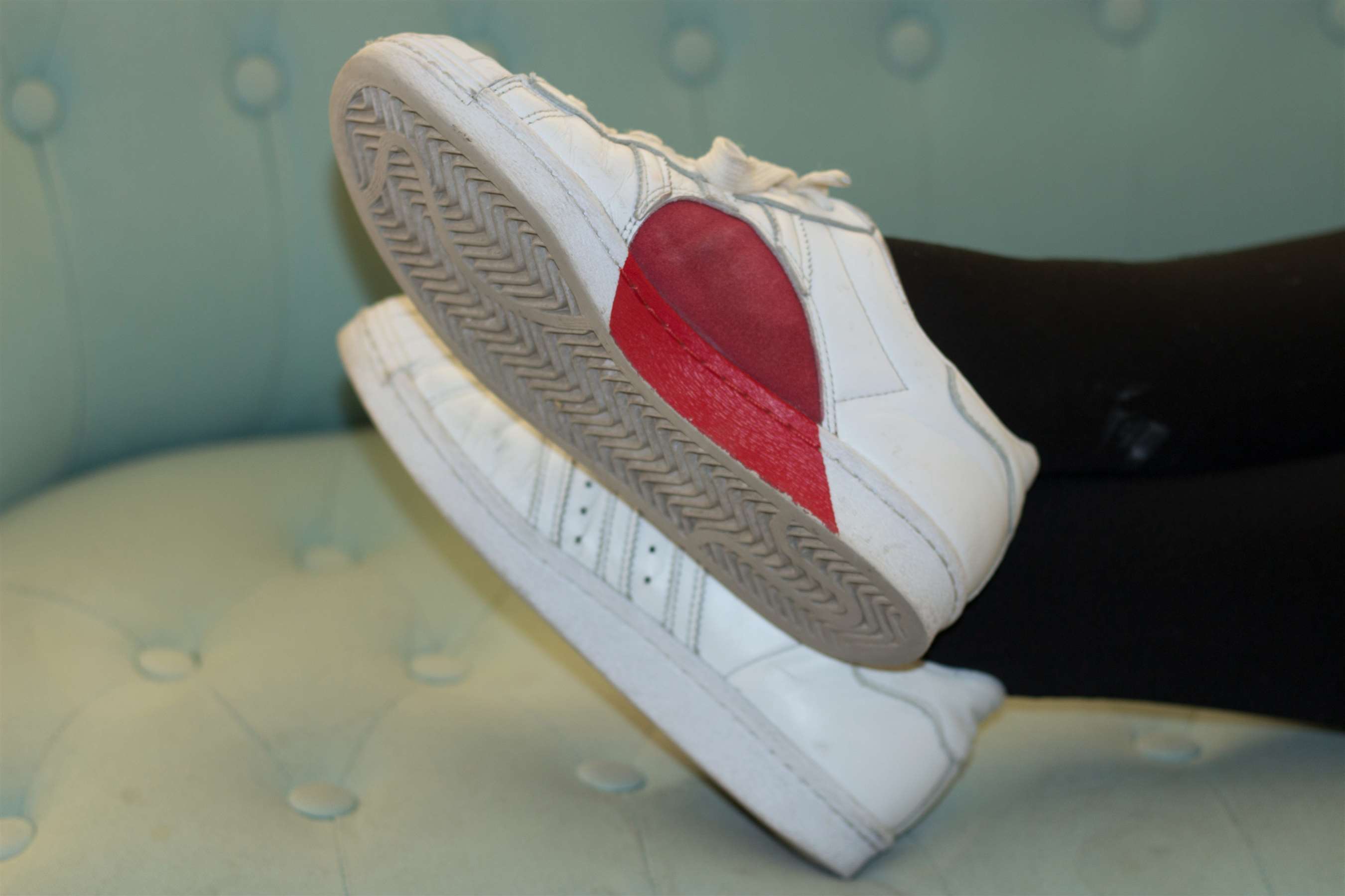 《黑袜裤の灰棉袜脚》作品图