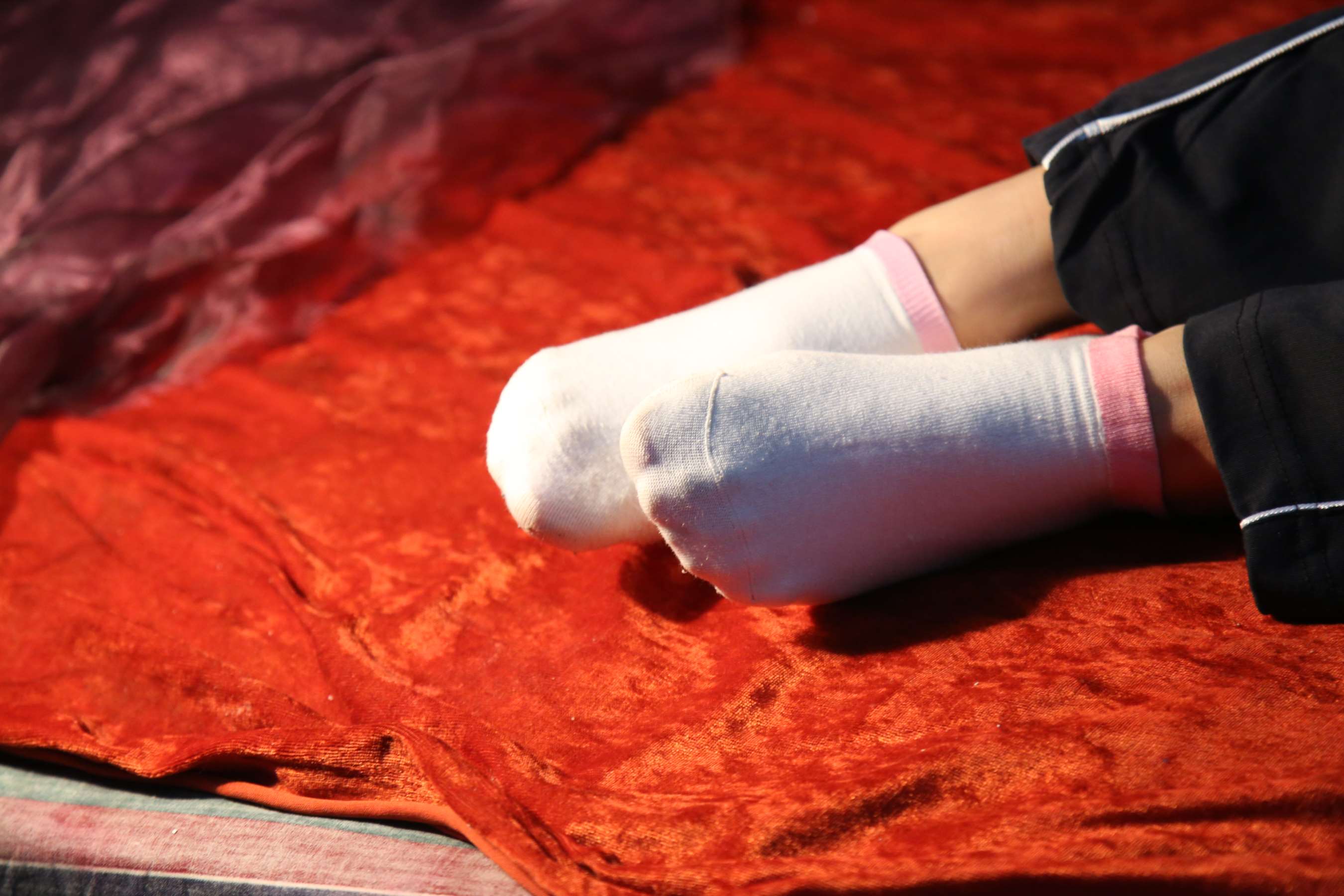 《职校少女小妮子37码白袜脚丫》作品图