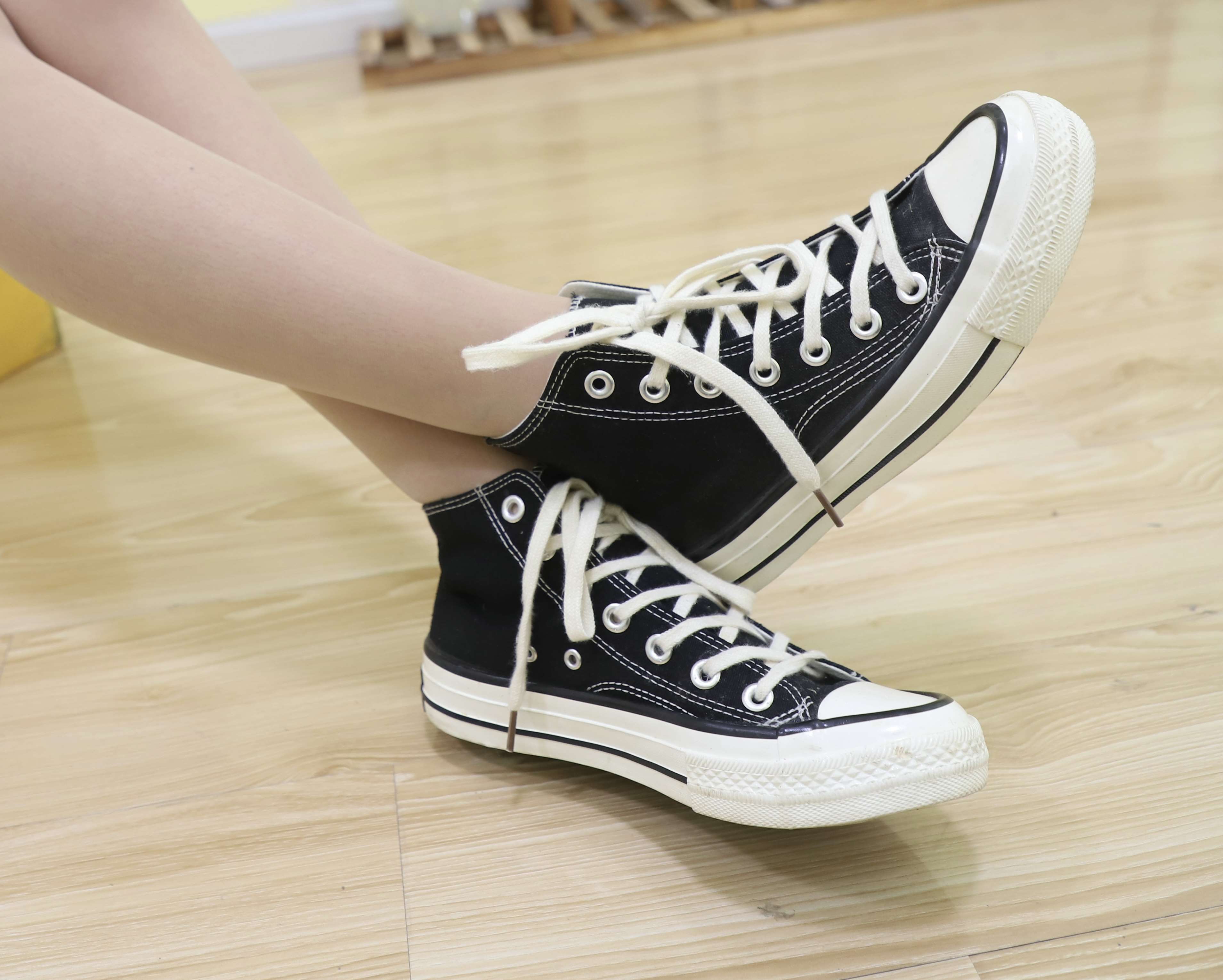 《高帮帆布鞋の丝足脚丫》作品图