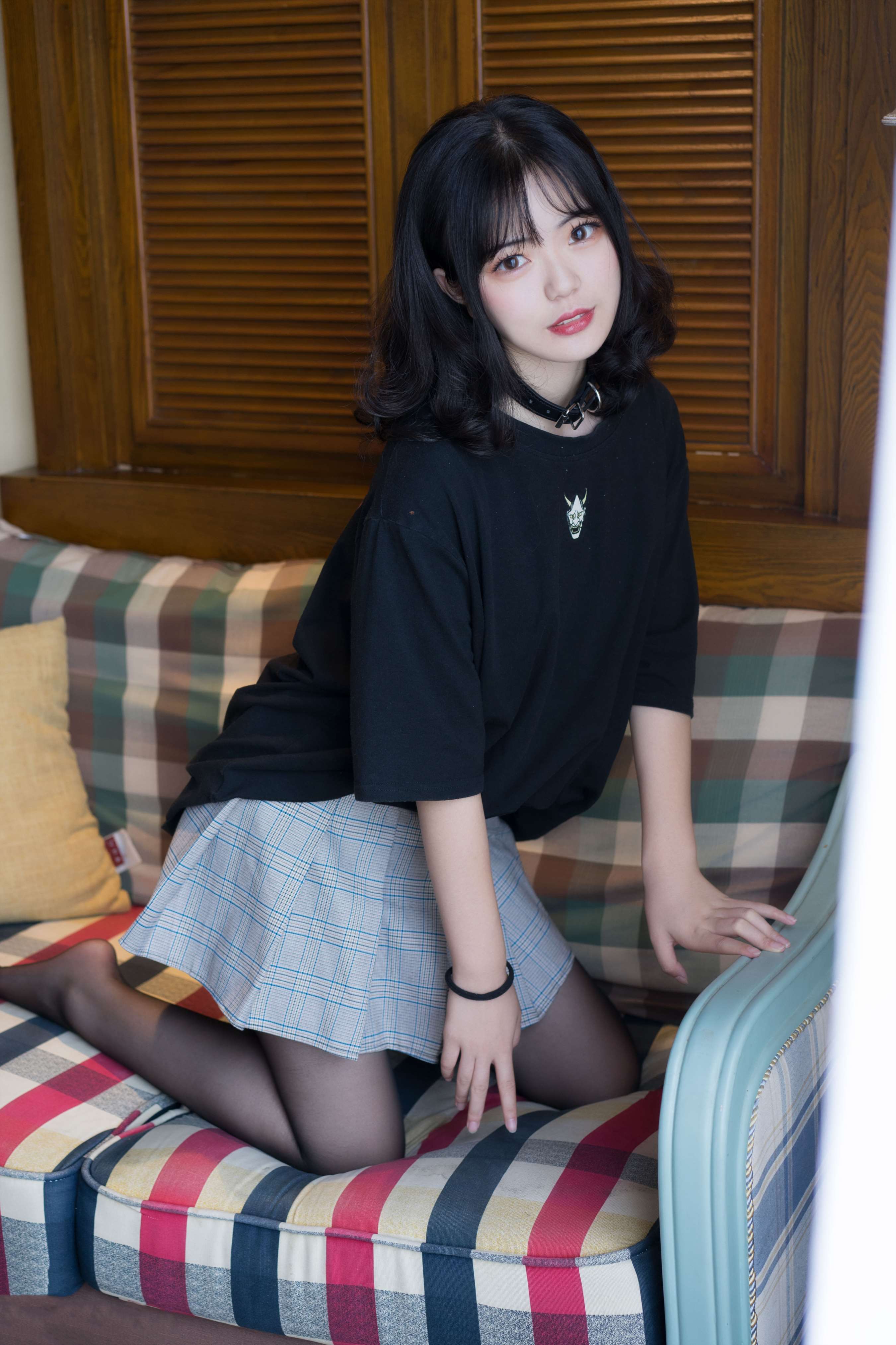 《黑丝与白丝少女》作品图