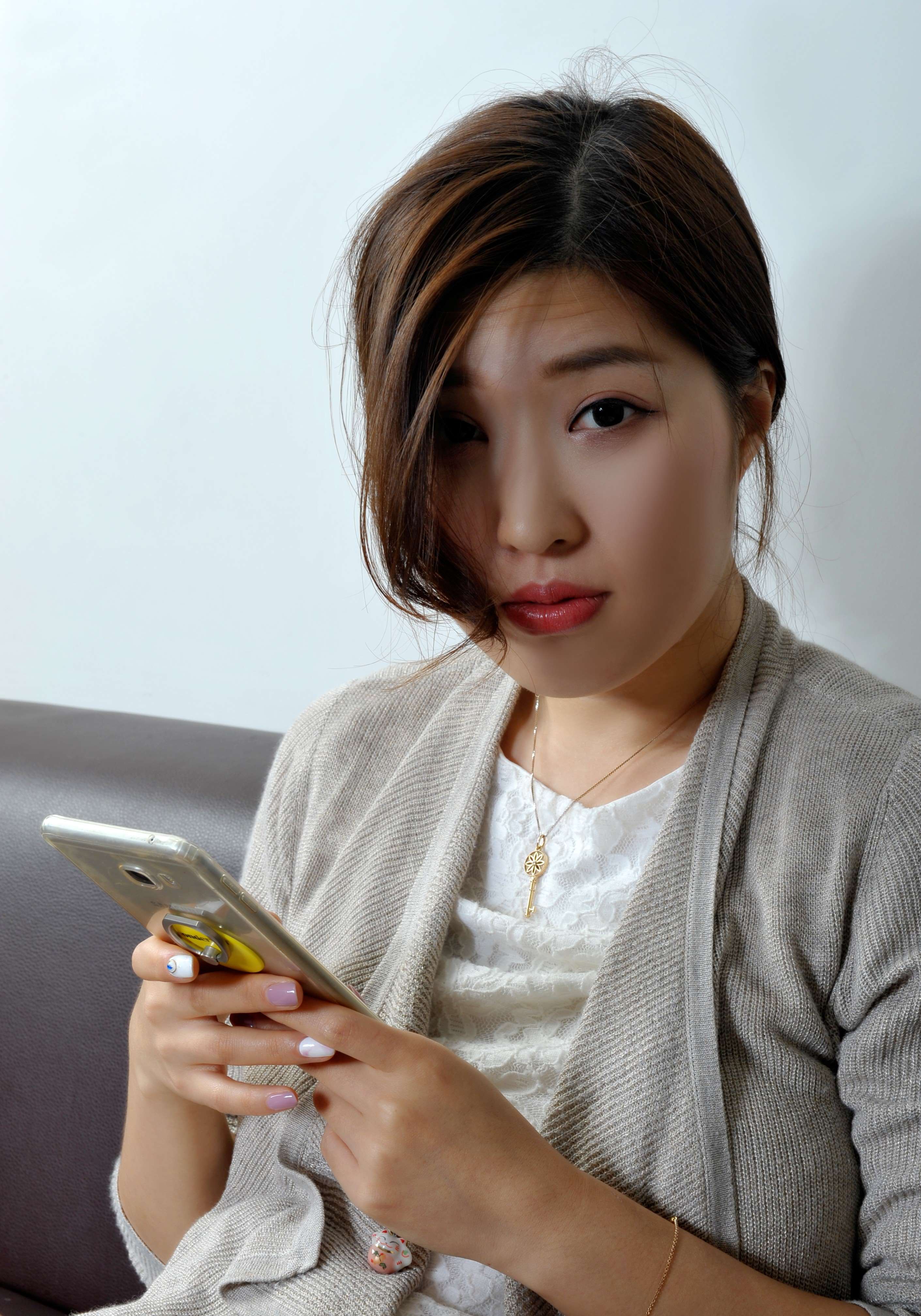 《学姐沙发上展裸足》作品图